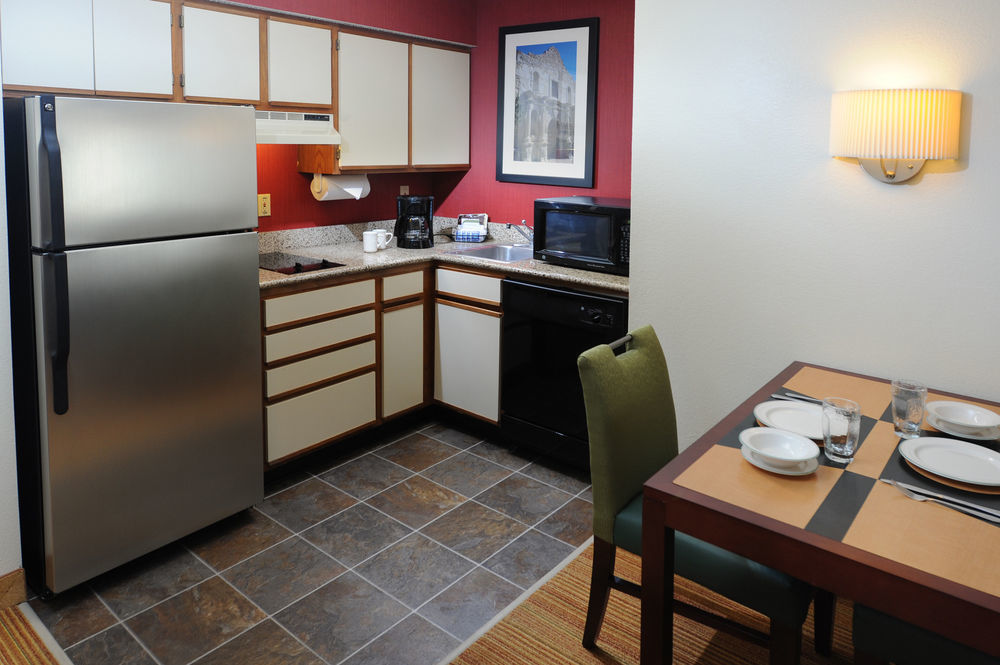By Marriott Airport/alamo Heights San Antonio
