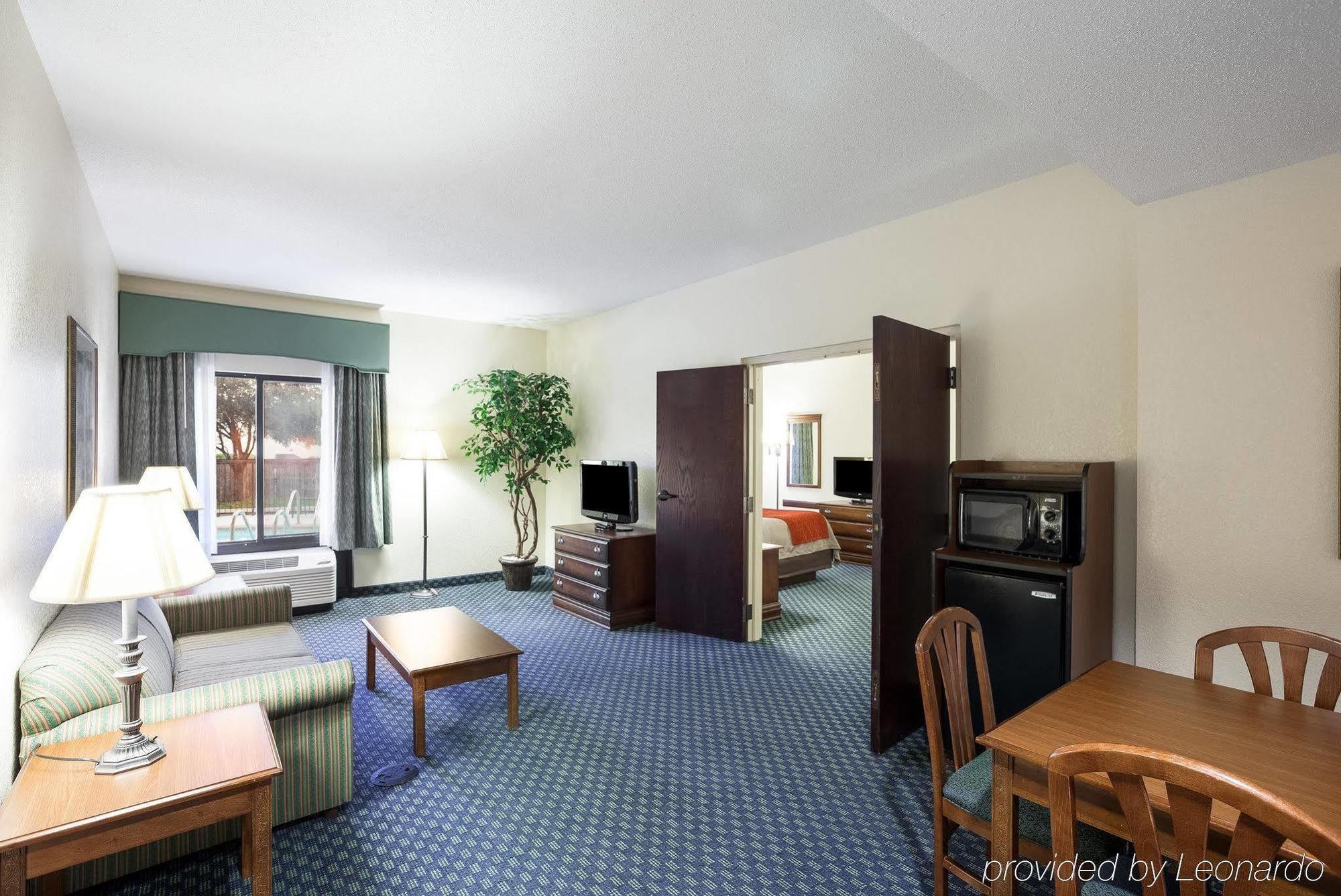 Spark By Hilton Airport 3*