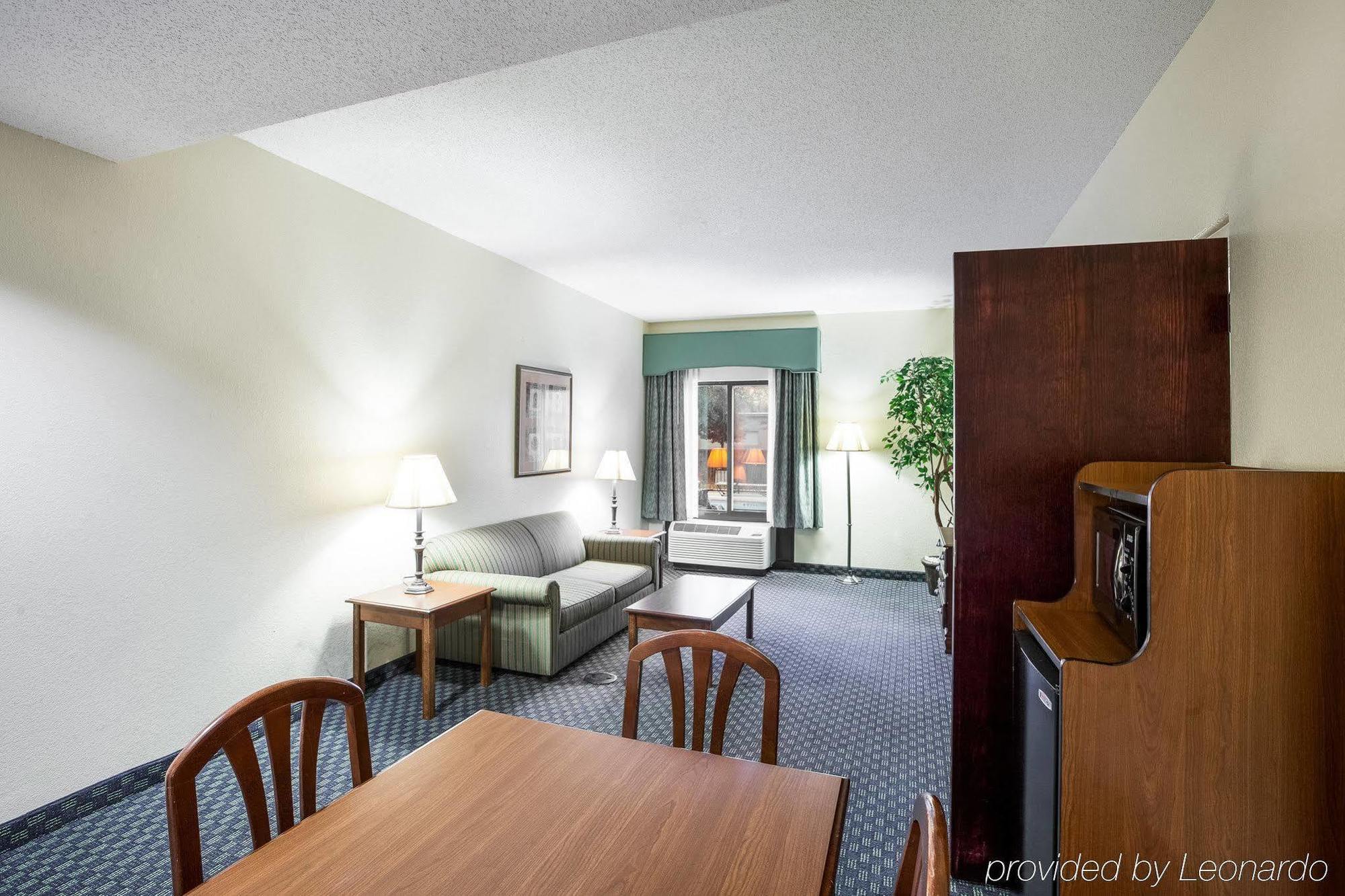 Hotel Spark By Hilton Airport 3*
