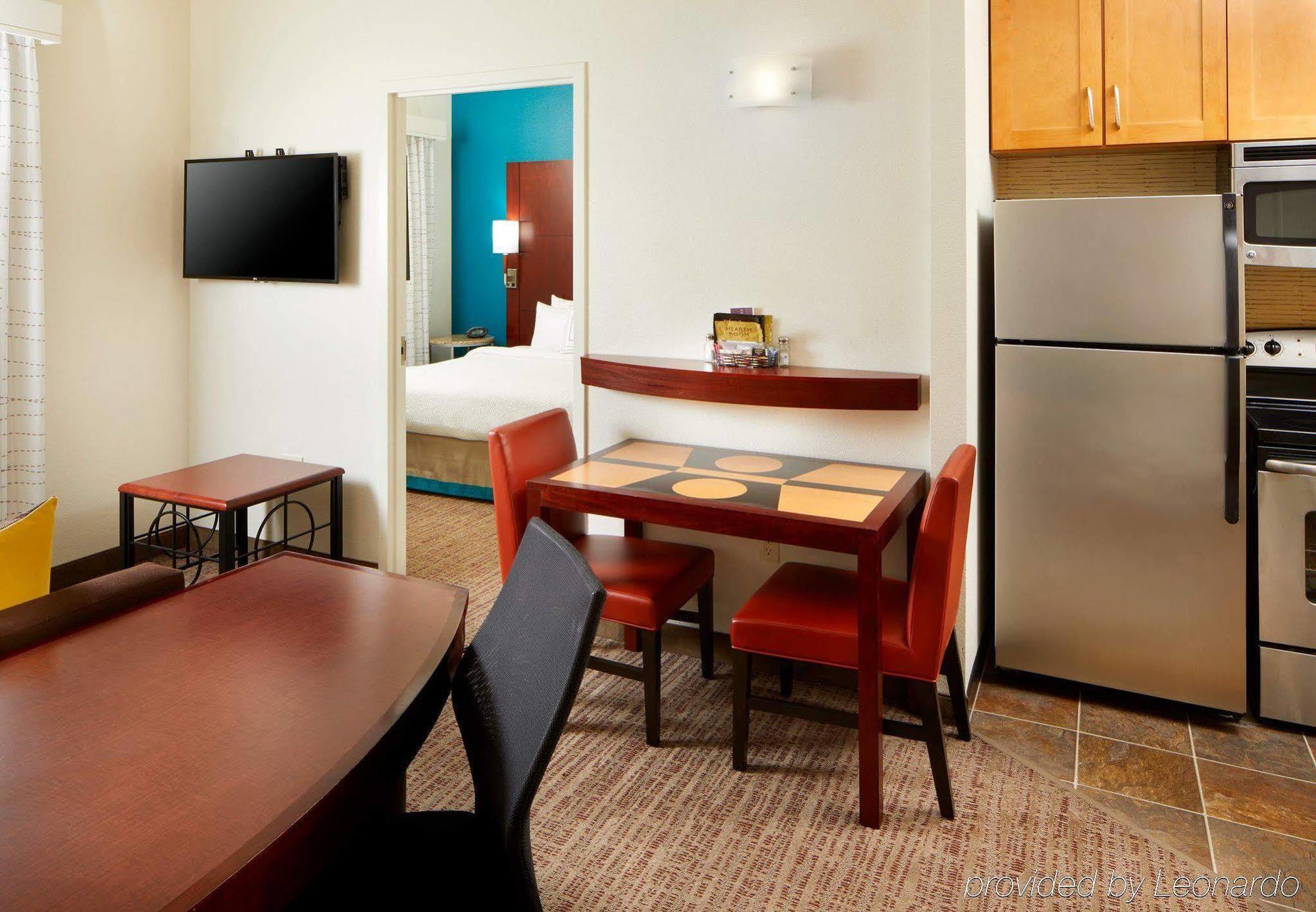 Hotel By Marriott Six Flags At The Rim