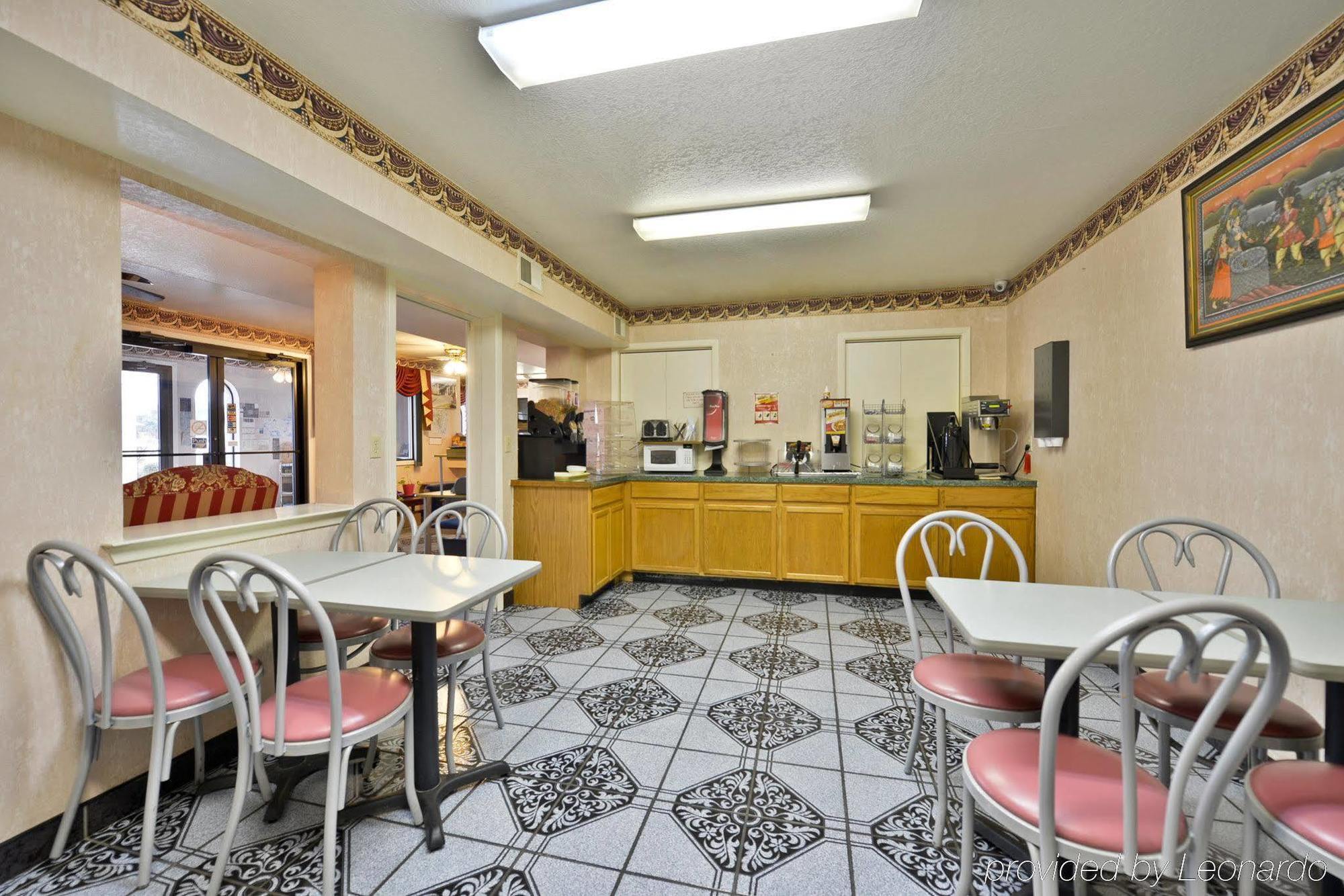 Hotel Budget Downtown I-10 East 2*