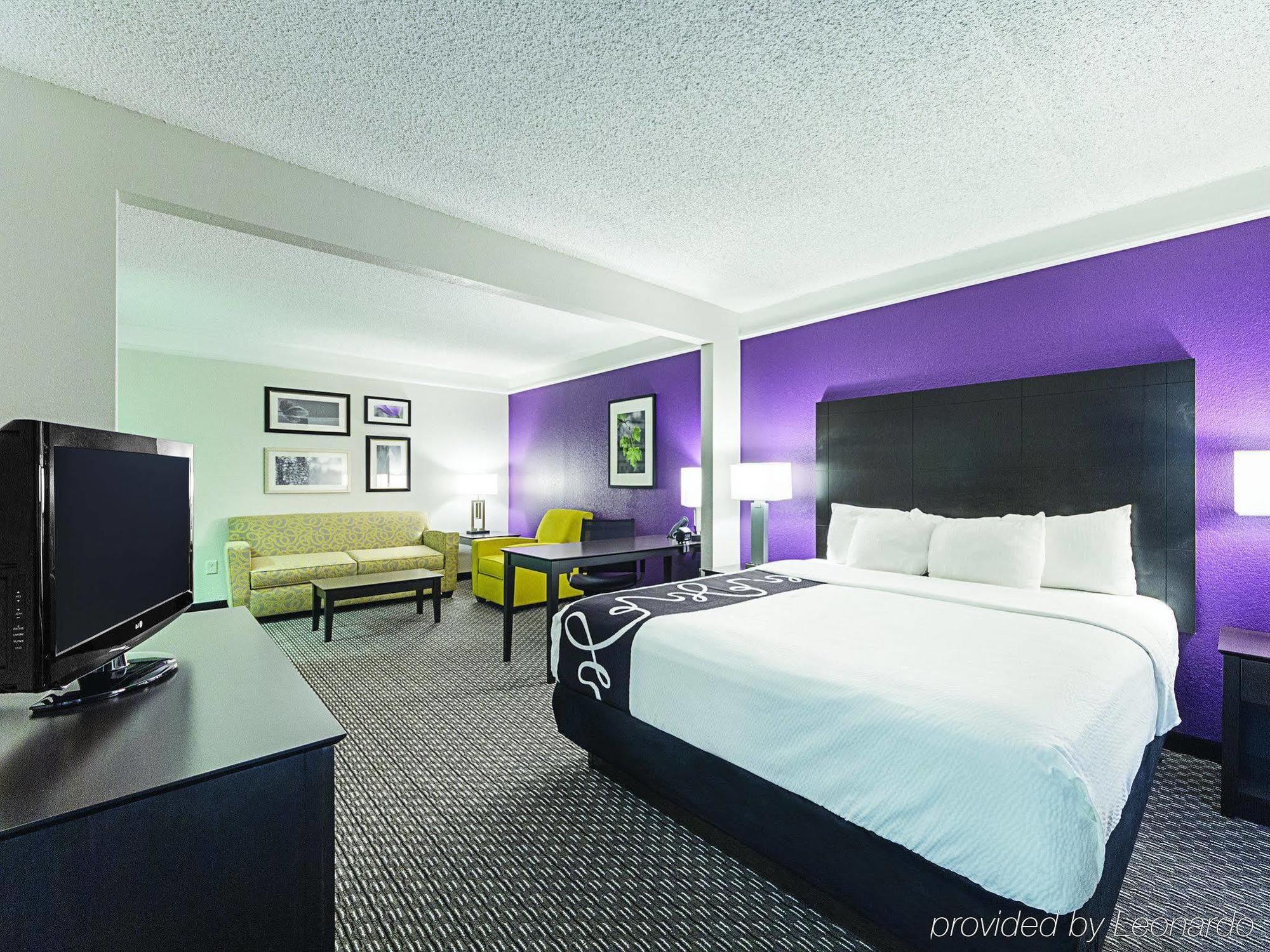La Quinta & By Wyndham Downtown Hotel