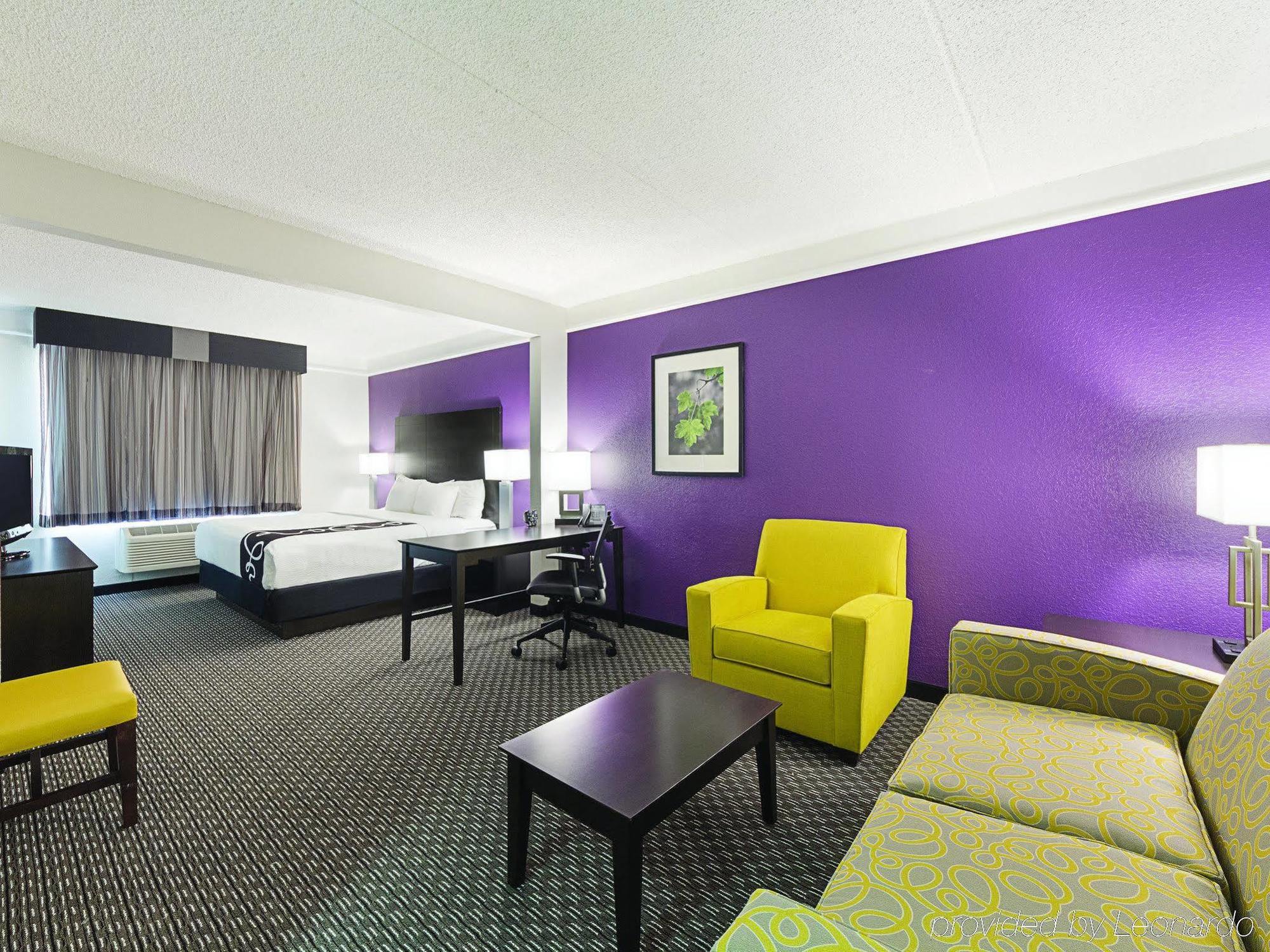 Hotel La Quinta & By Wyndham Downtown 3*