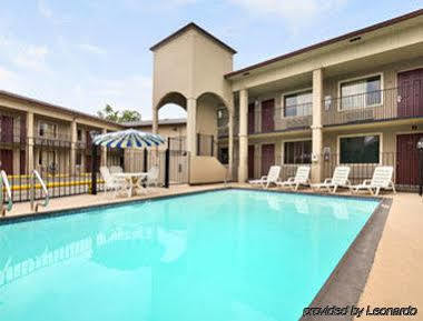 Super 8 By Wyndham Pearl District Downtown 2* San Antonio