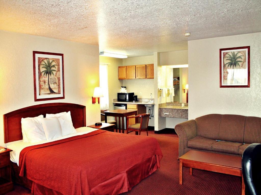 Super 8 By Wyndham At I-10 2*