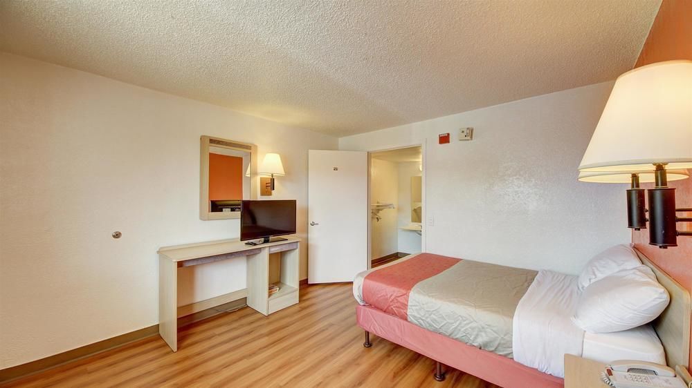 Inn Red Roof Northeast - Rittiman Rd 2*