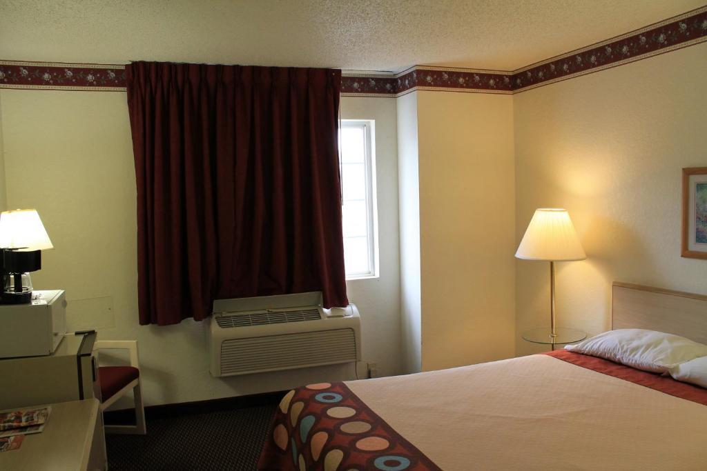 Hotel Super 8 By Wyndham San Antonio/fiesta