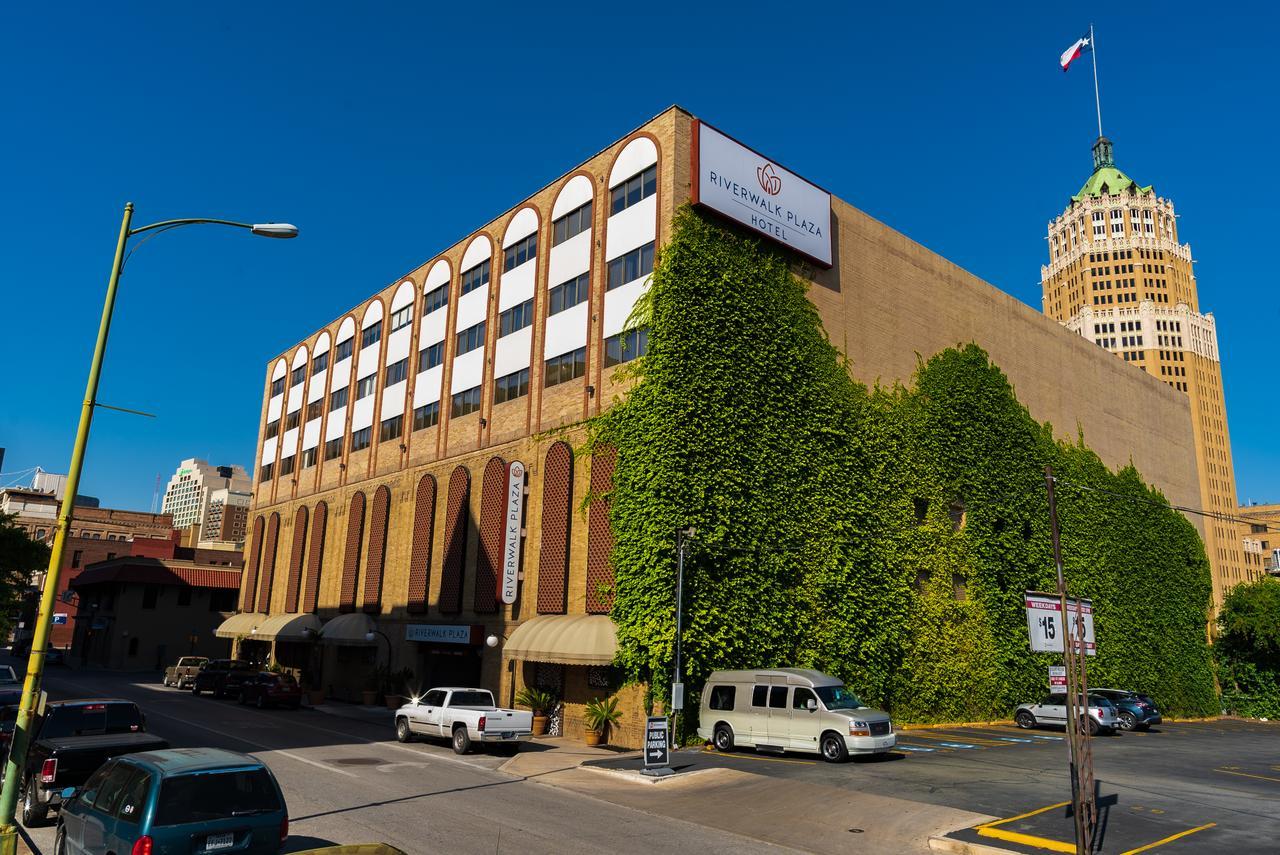 Riverwalk Plaza Hotel