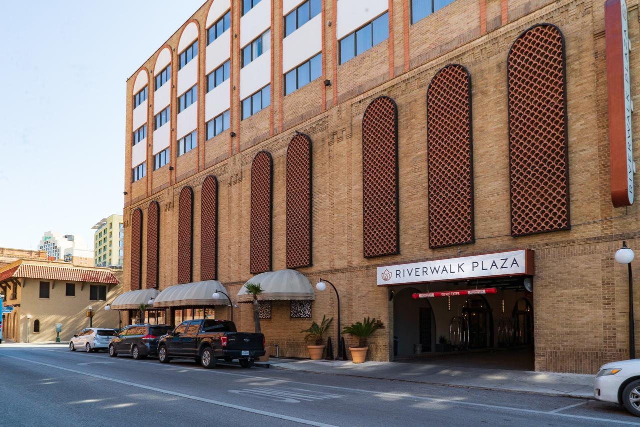 Hotel Riverwalk Plaza 3*