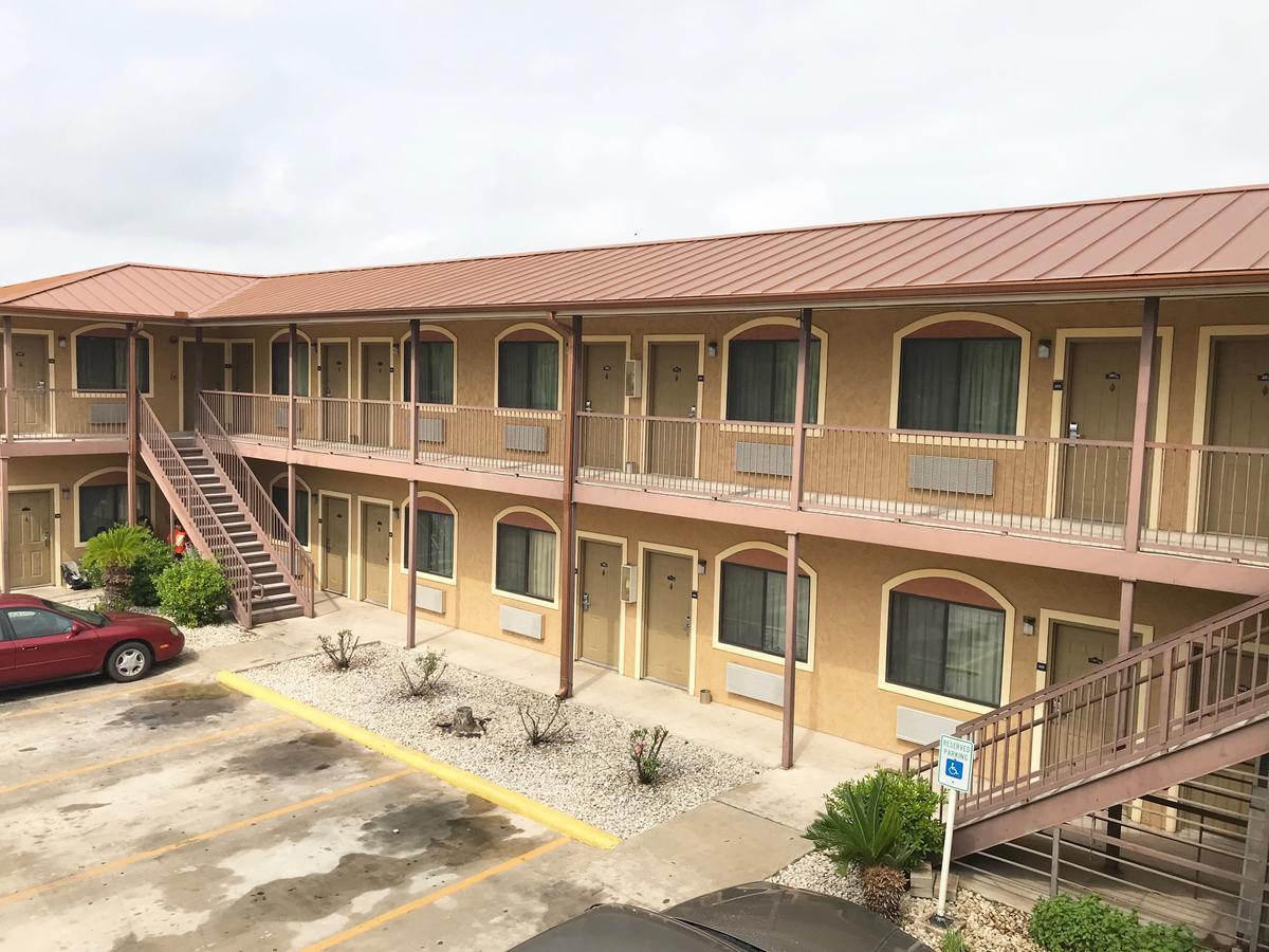Camino Real Motel 2*