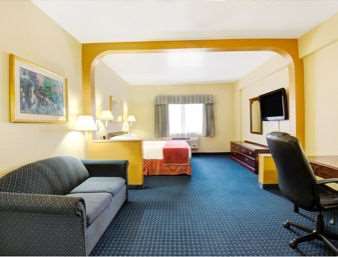 Howard Johnson By Wyndham & Hotel San Antonio