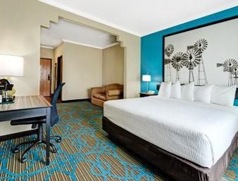 Hotel Super 8 By Wyndham San Antonio/alamodome Area 2*