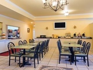 Days By Wyndham Near Seaworld San Antonio