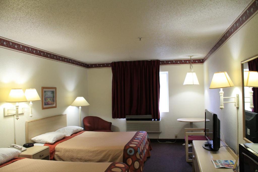 Super 8 By Wyndham San Antonio/fiesta
