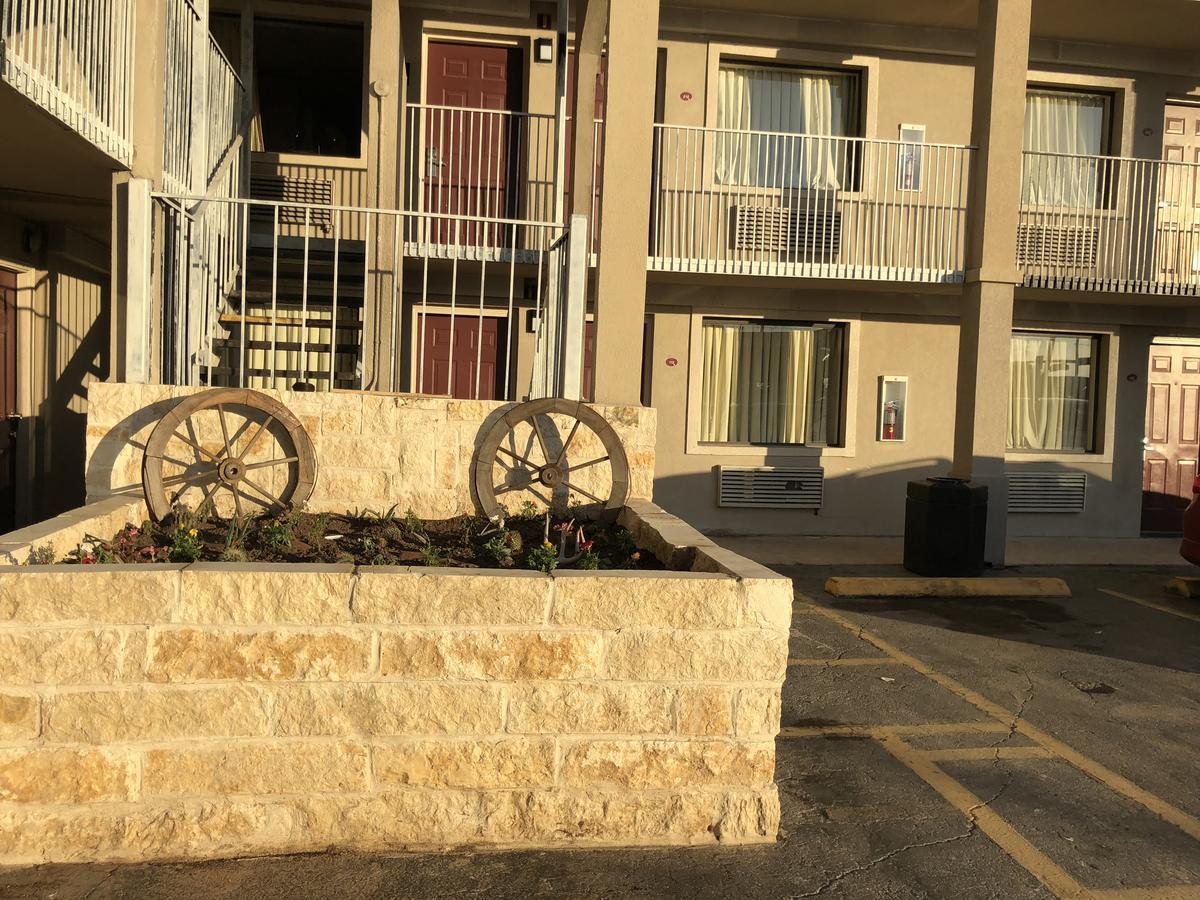 Super 8 By Wyndham Pearl District Downtown Motel 2*