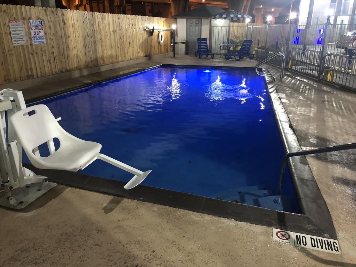 Super 8 By Wyndham Pearl District Downtown Motel 2*