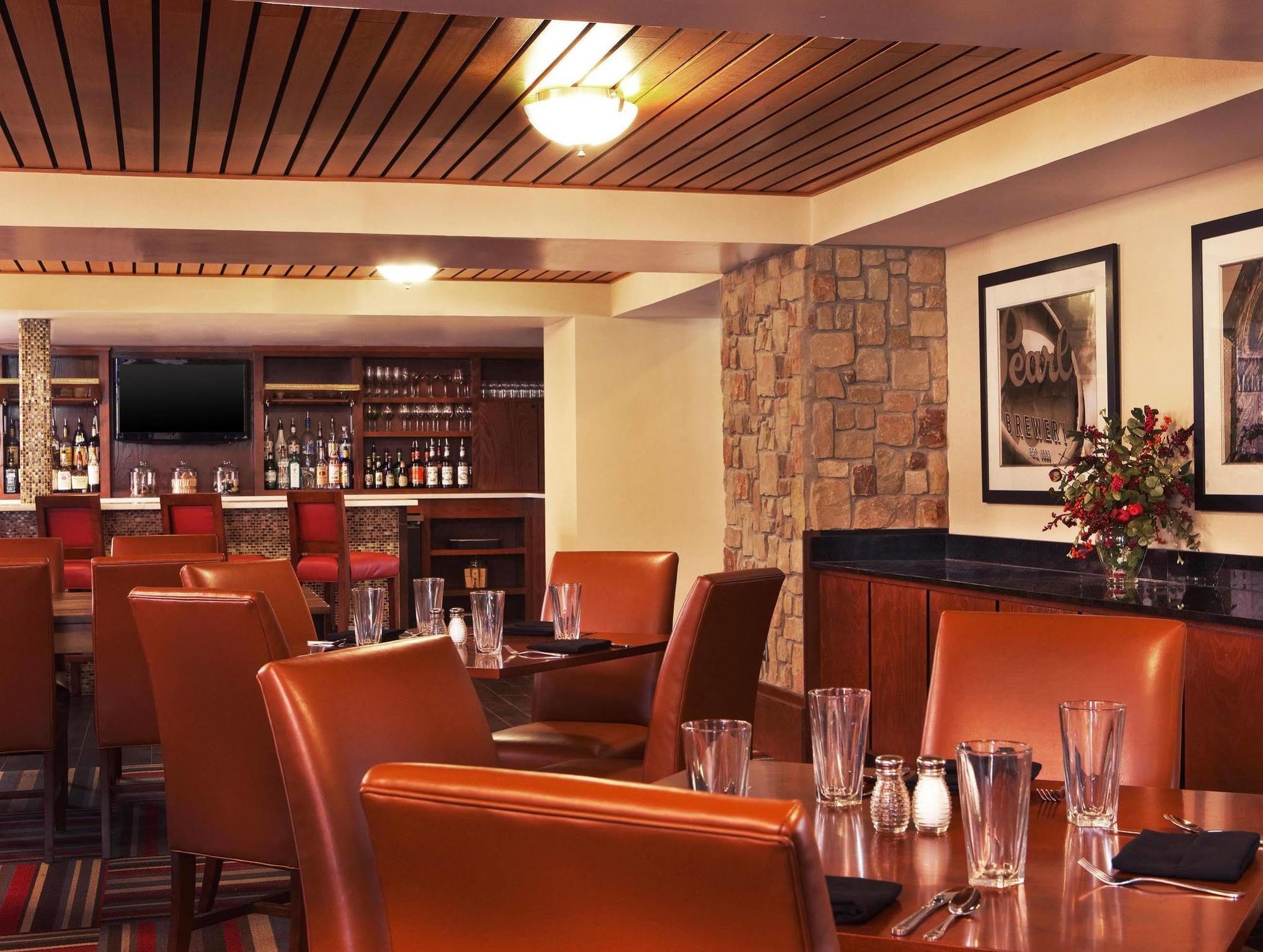 Drury & Airport Hotel 3*