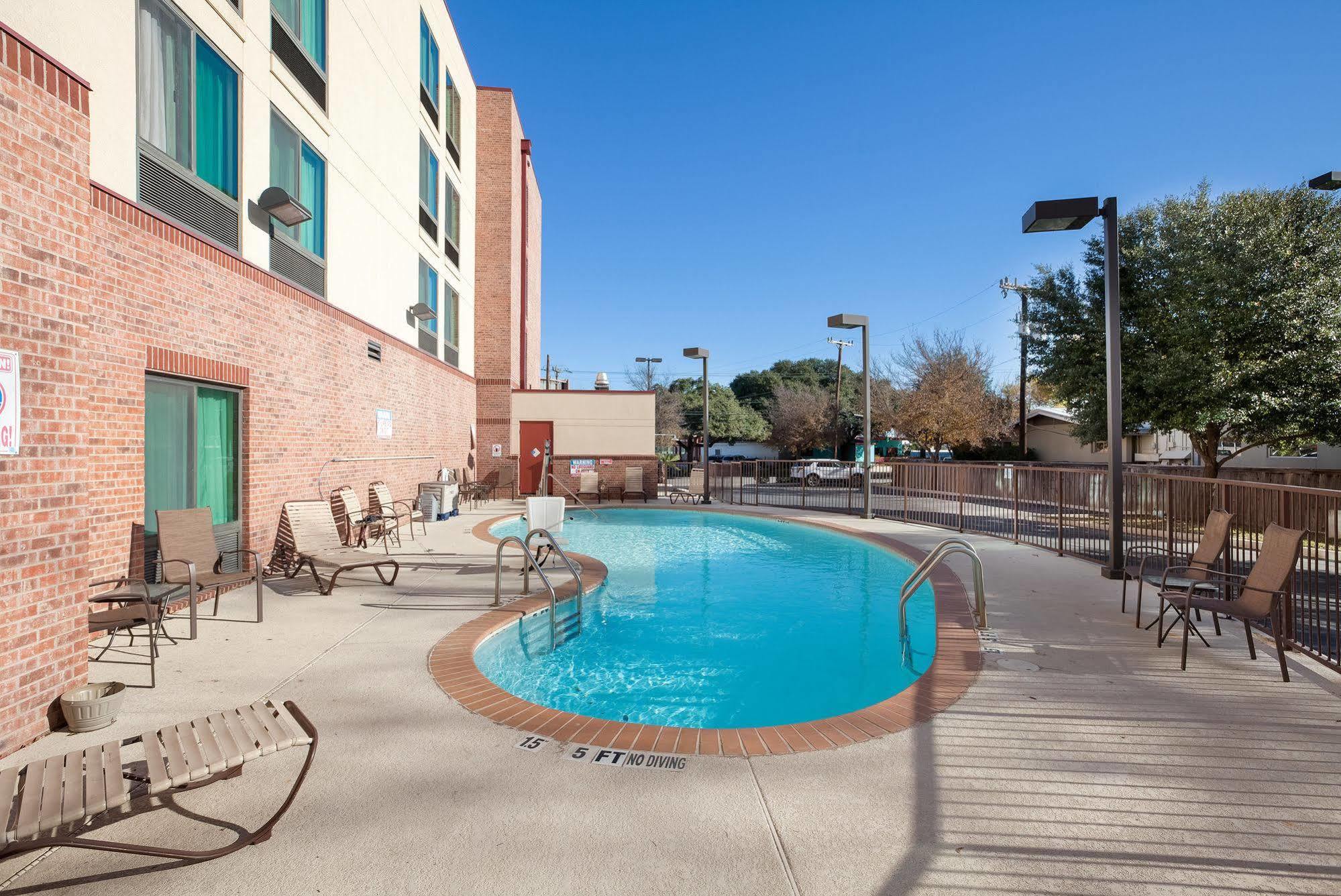 Spark By Hilton Airport Hotel San Antonio