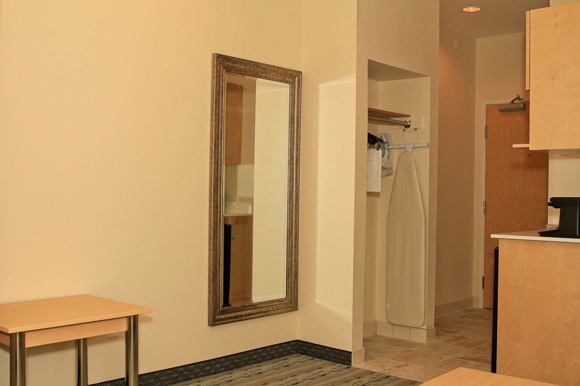 Express & Brooks Base By Ihg San Antonio