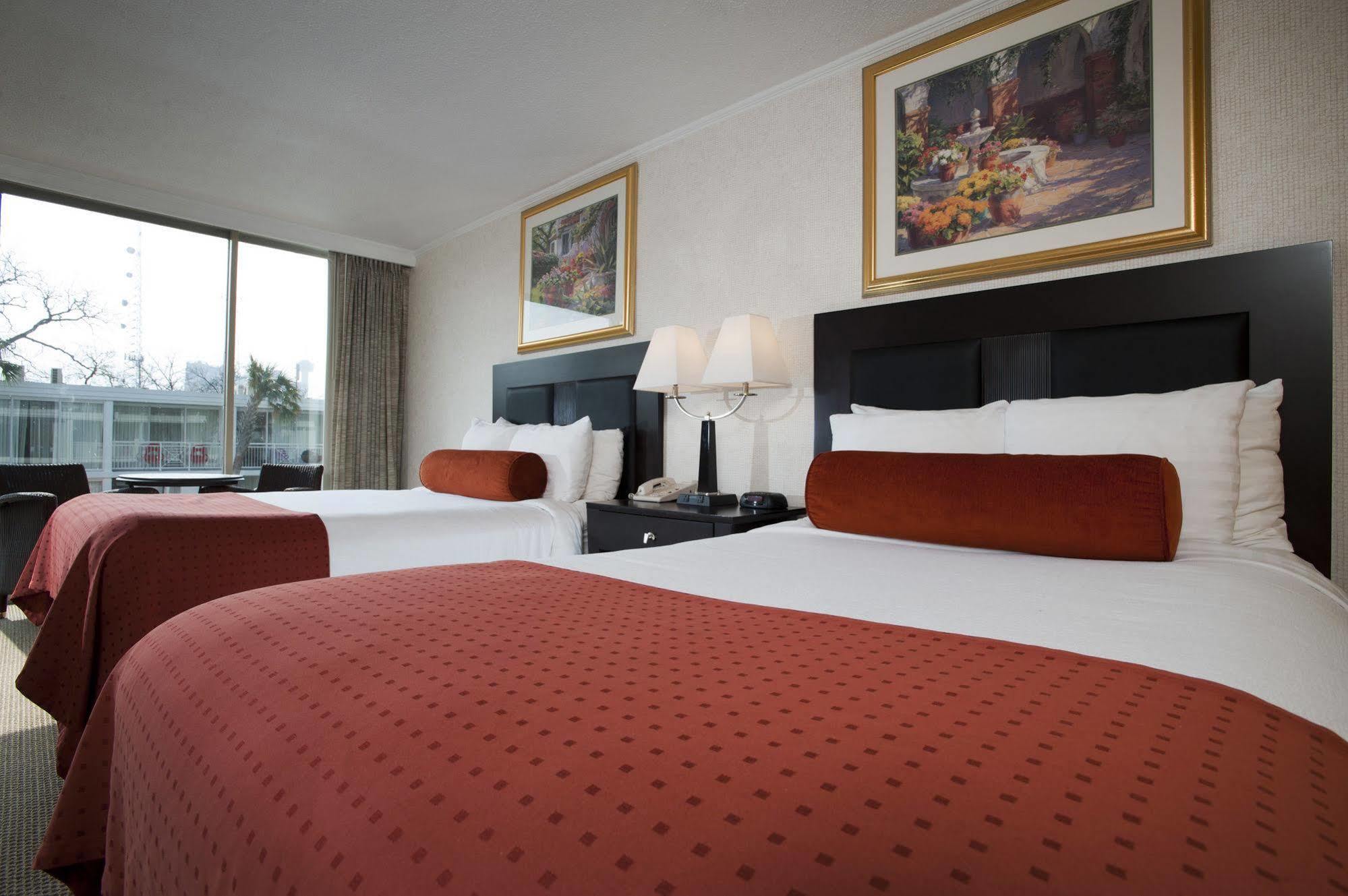 Hotel El Tropicano Riverwalk