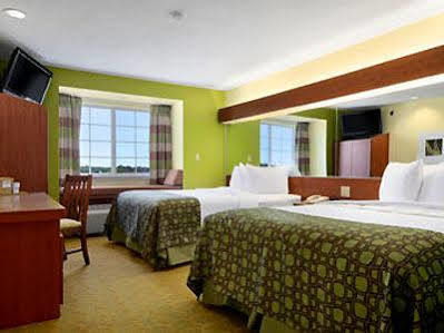 Super 8 By Wyndham Airport North Hotel 2*
