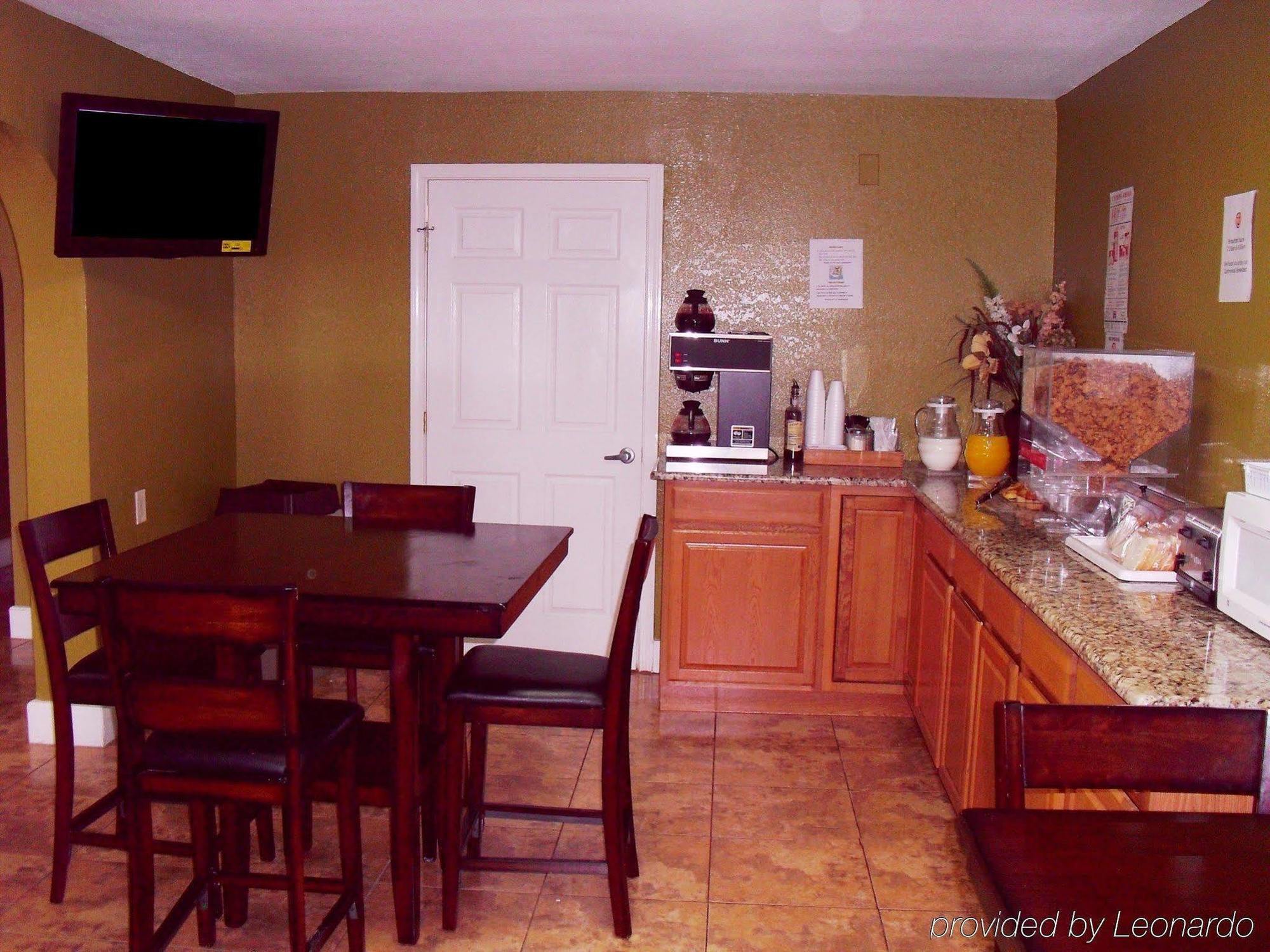 Hotel Americas Value - At&t Center/fort Sam Houston 2*