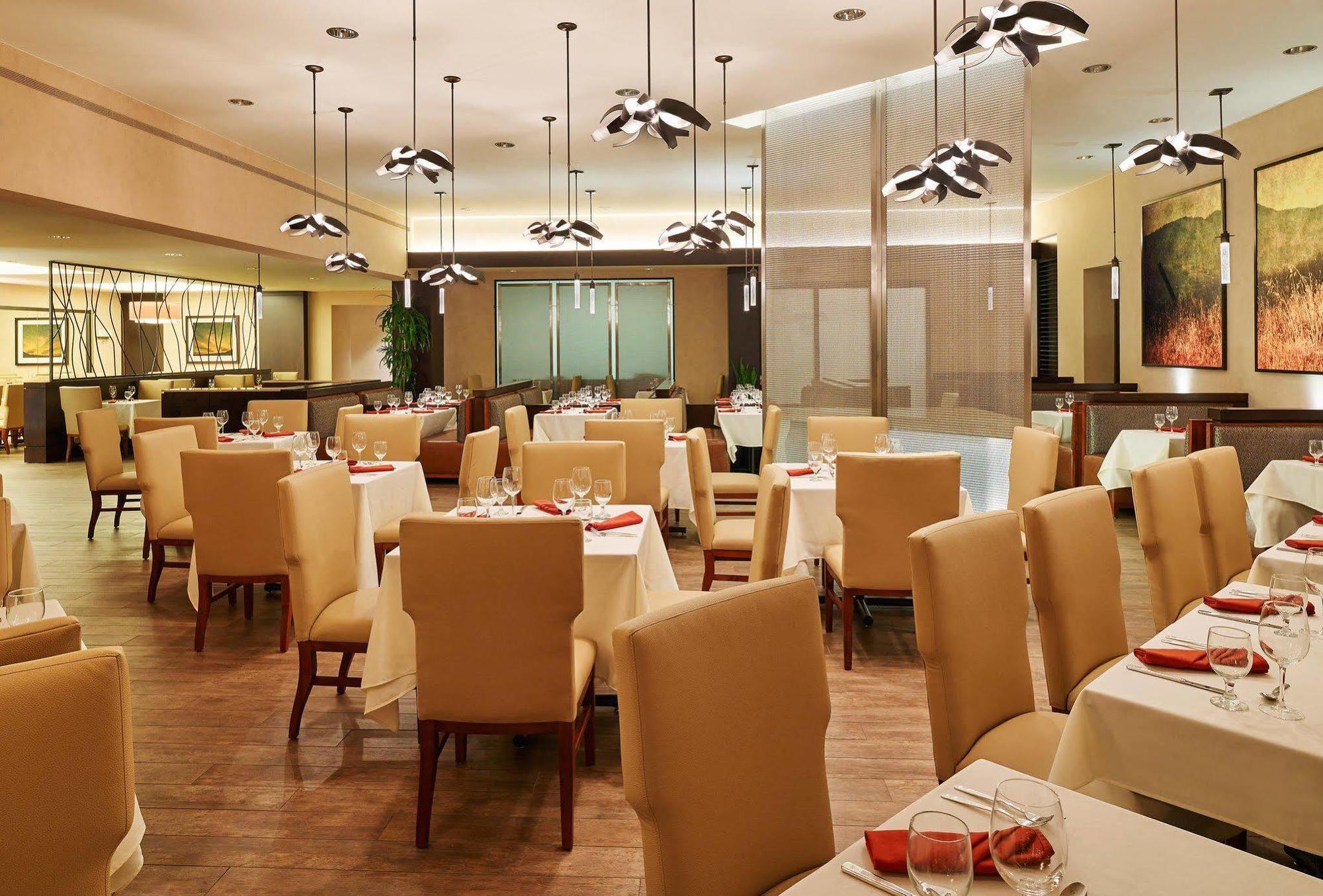 By Marriott Airport/alamo Heights Hotel