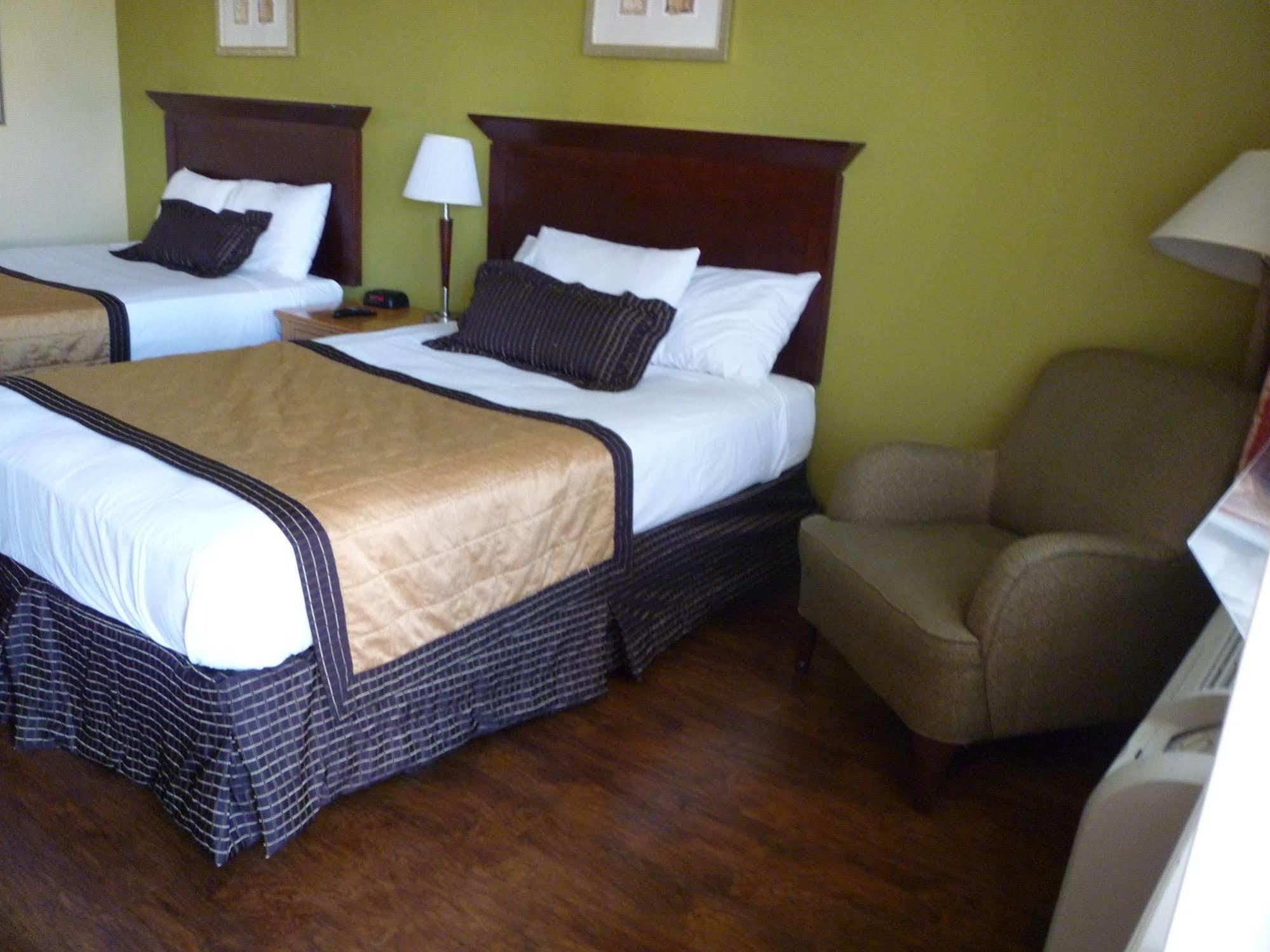 Days By Wyndham Alamo/riverwalk 2*