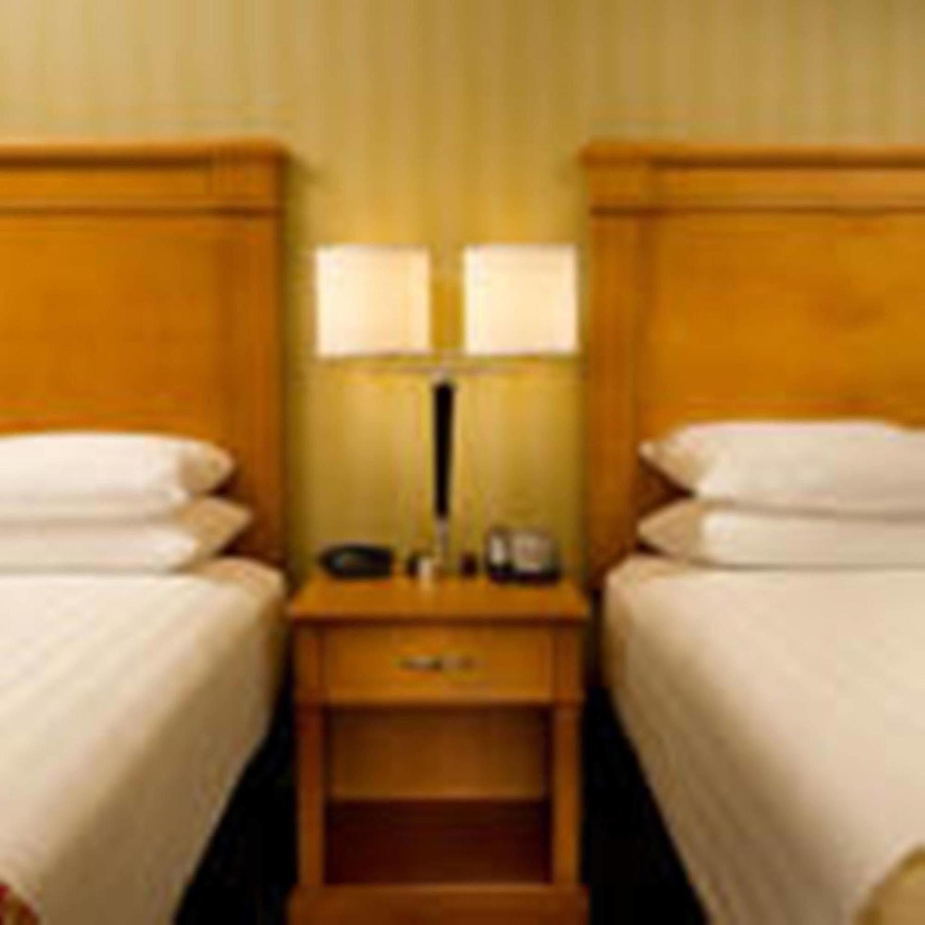 Hotel Pear Tree Airport 2*