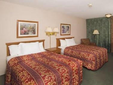 Pear Tree Airport Hotel