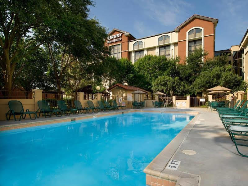 Drury Plaza Airport Hotel 3*
