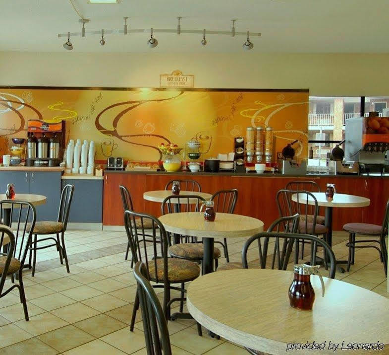Hometowne By Red Roof E - Frost Bank Center Motel 2*