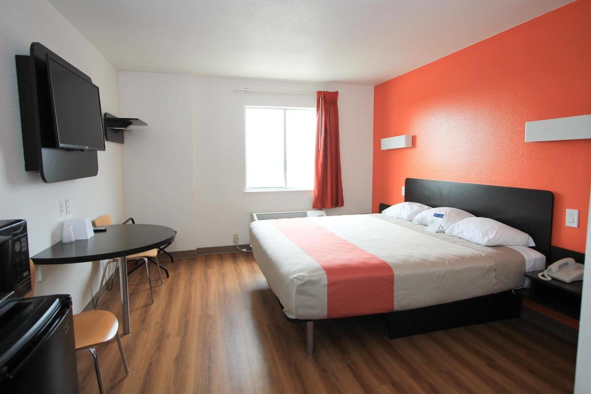 6-san Antonio, Tx - Downtown - Alamo Dome Hotel 2*