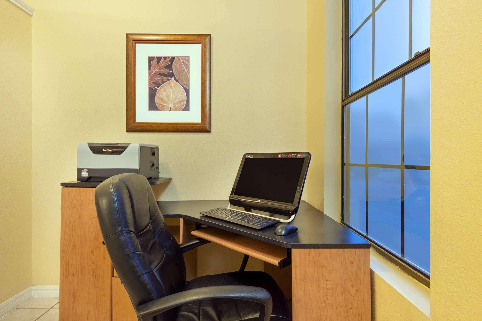 Hotel Days By Wyndham Near Seaworld San Antonio