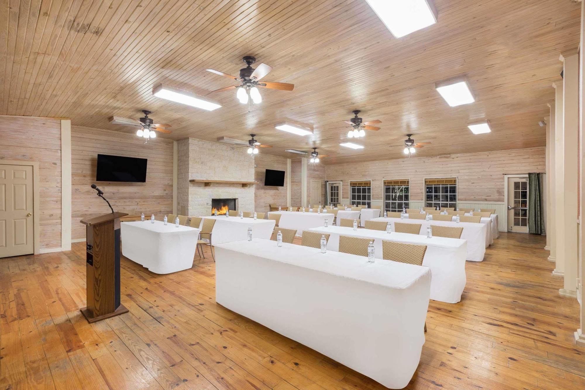 Salado Creek Hotel 3*