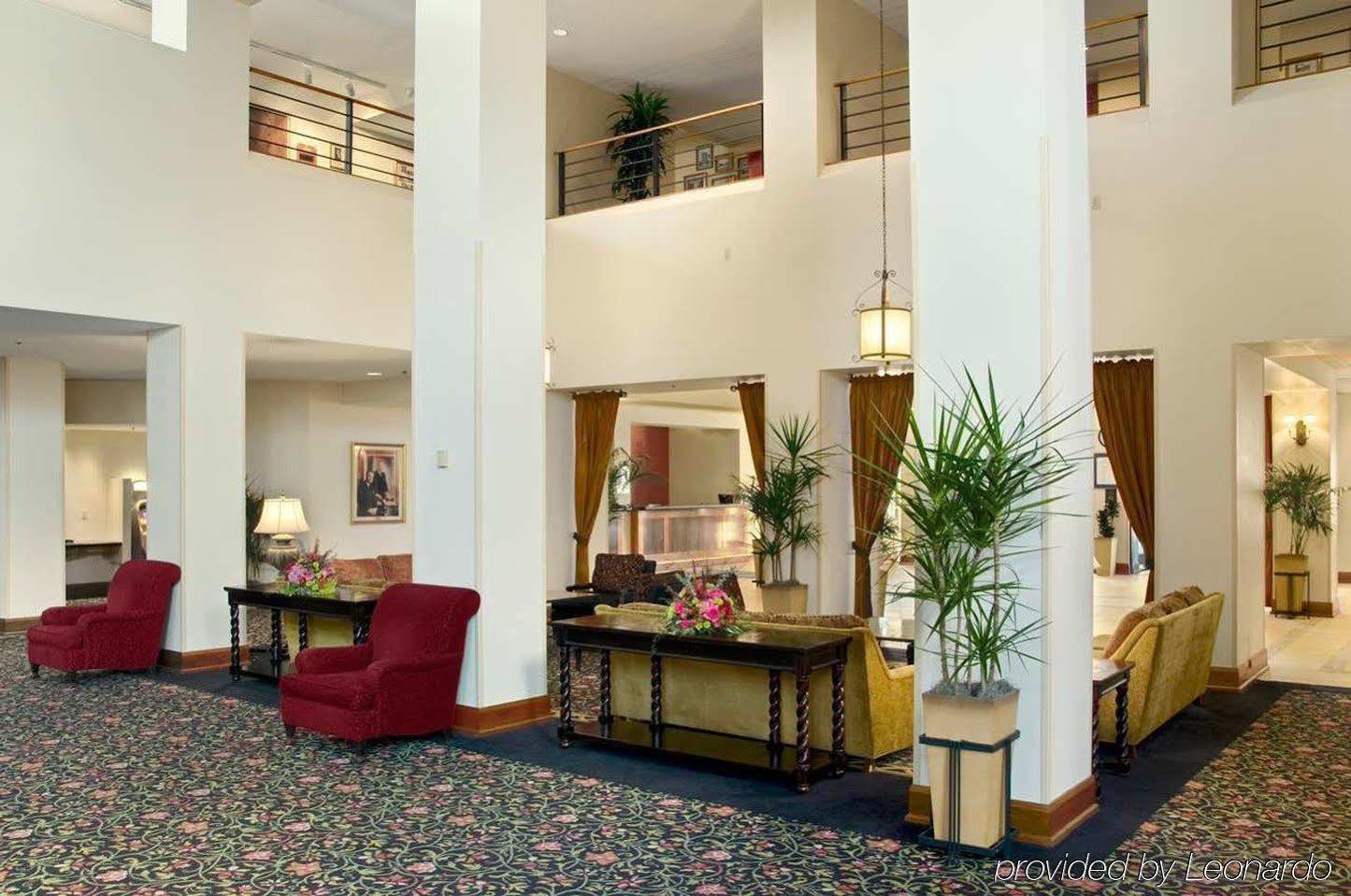 Doubletree By Hilton Airport 3*