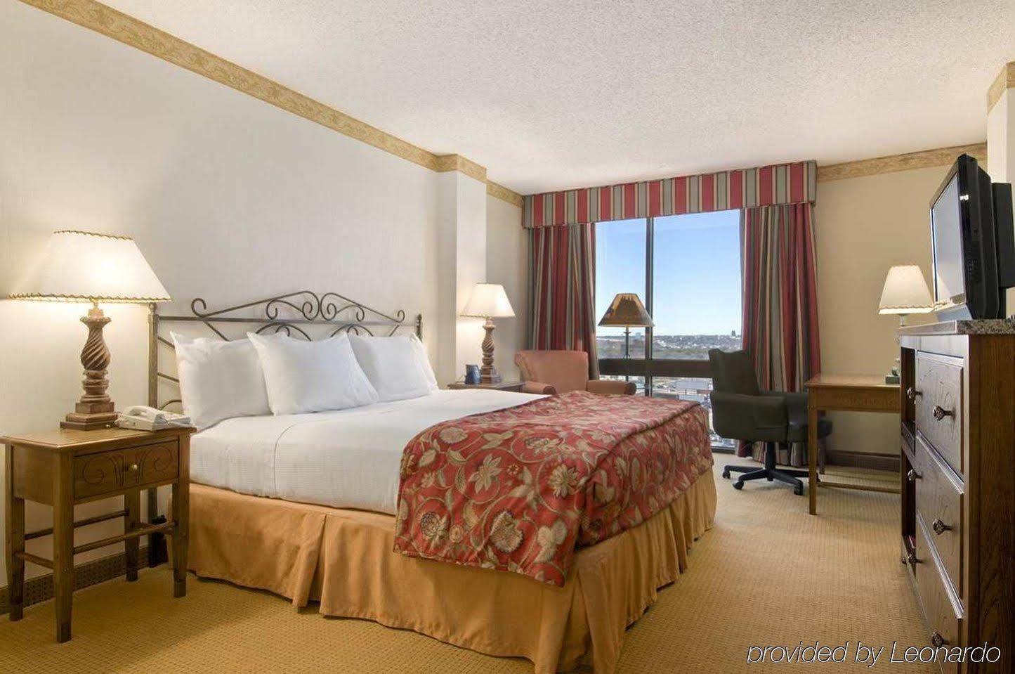 Doubletree By Hilton Airport Hotel
