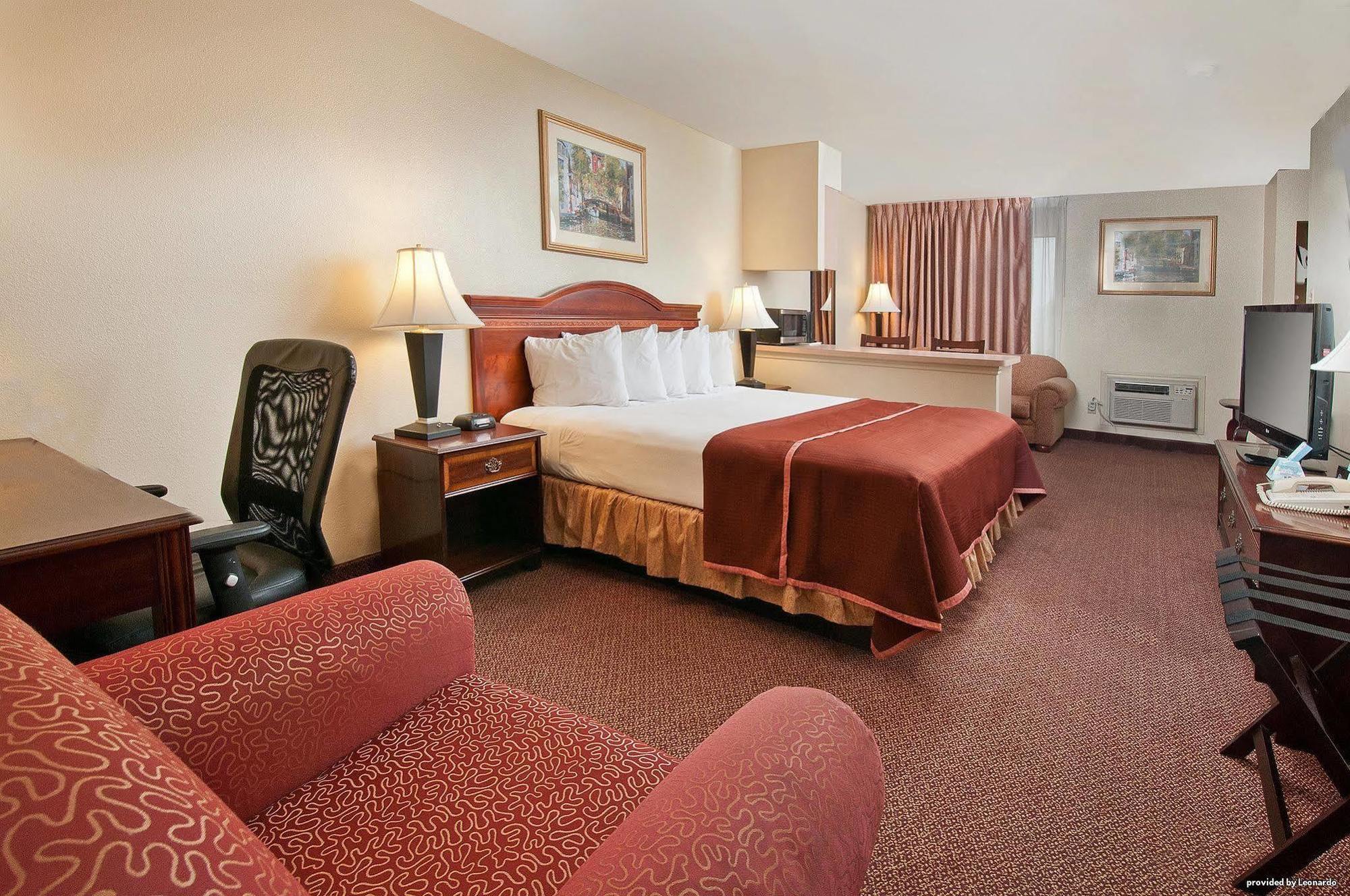 Western Near Lackland Afb Seaworld 3*