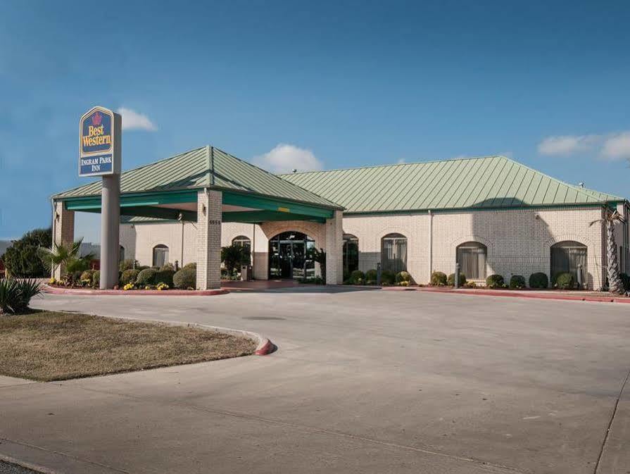 Western Near Lackland Afb Seaworld