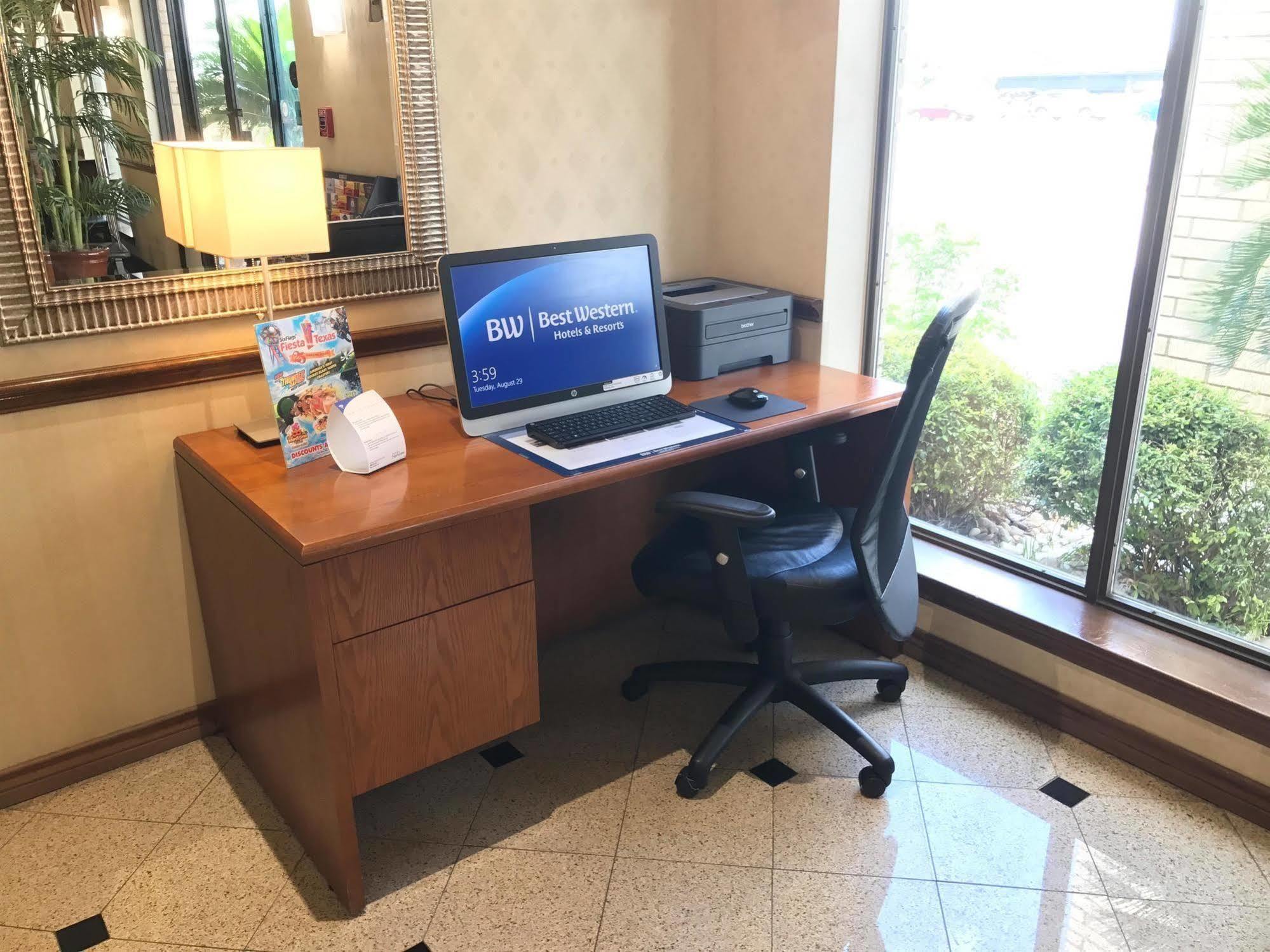Western Near Lackland Afb Seaworld 3*
