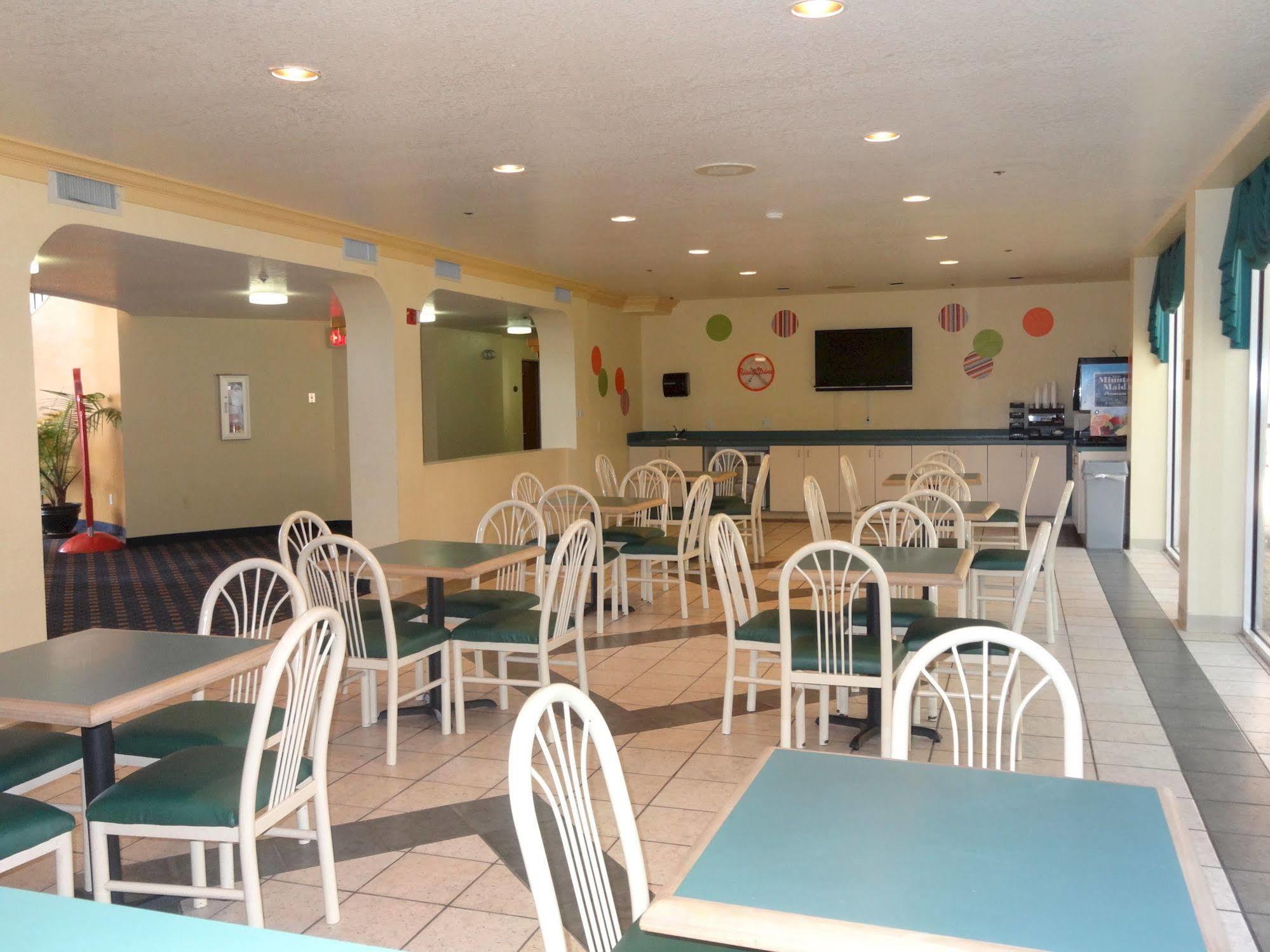 Howard Johnson By Wyndham & Hotel
