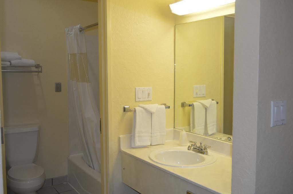 Howard Johnson By Wyndham & Hotel 2*
