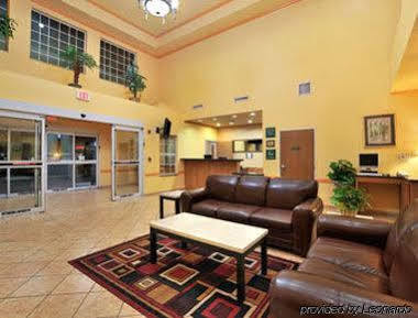 Super 8 By Wyndham San Antonio/alamodome Area