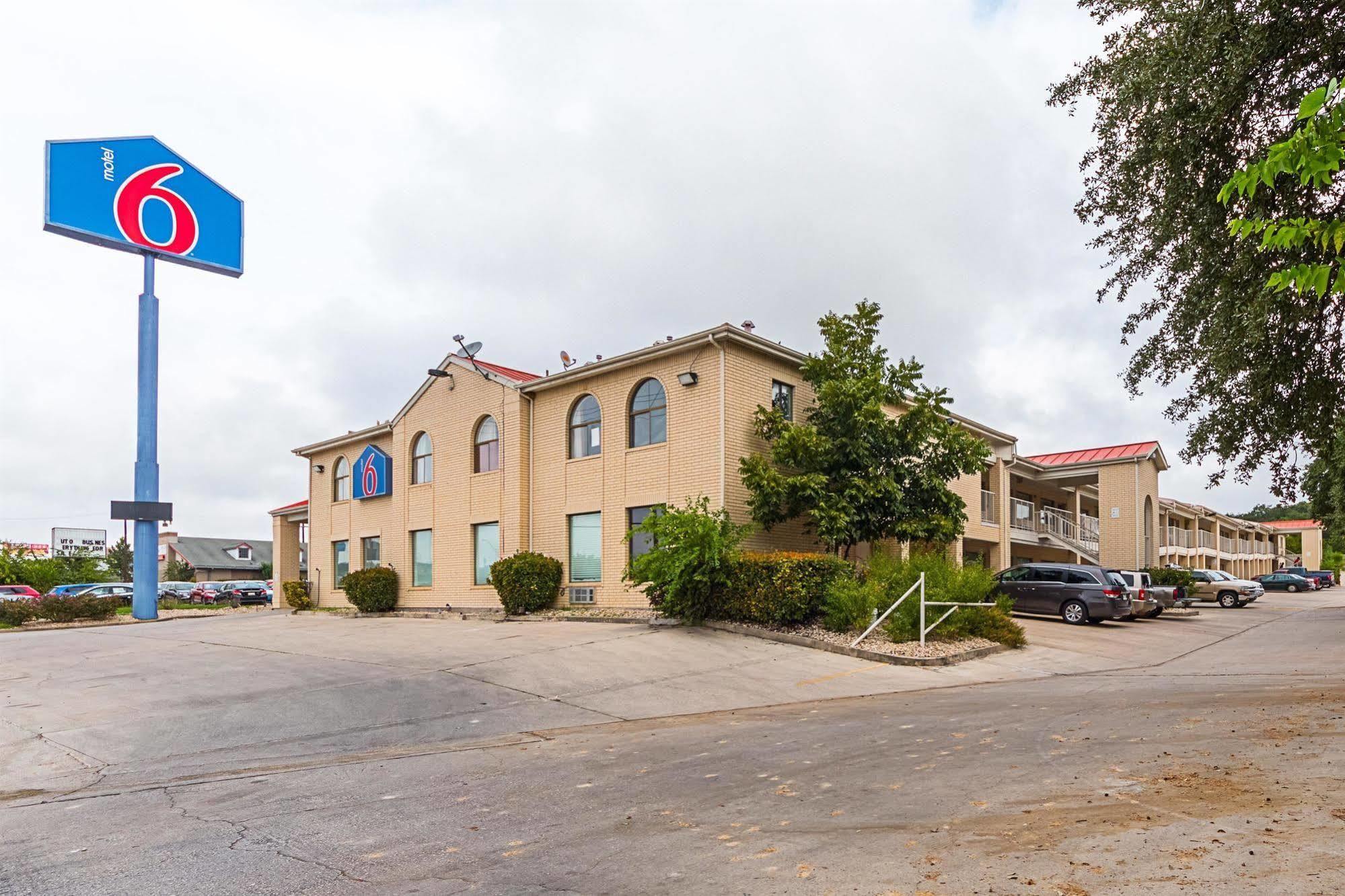 Hotel 6-san Antonio, Tx - Fiesta Trails San Antonio