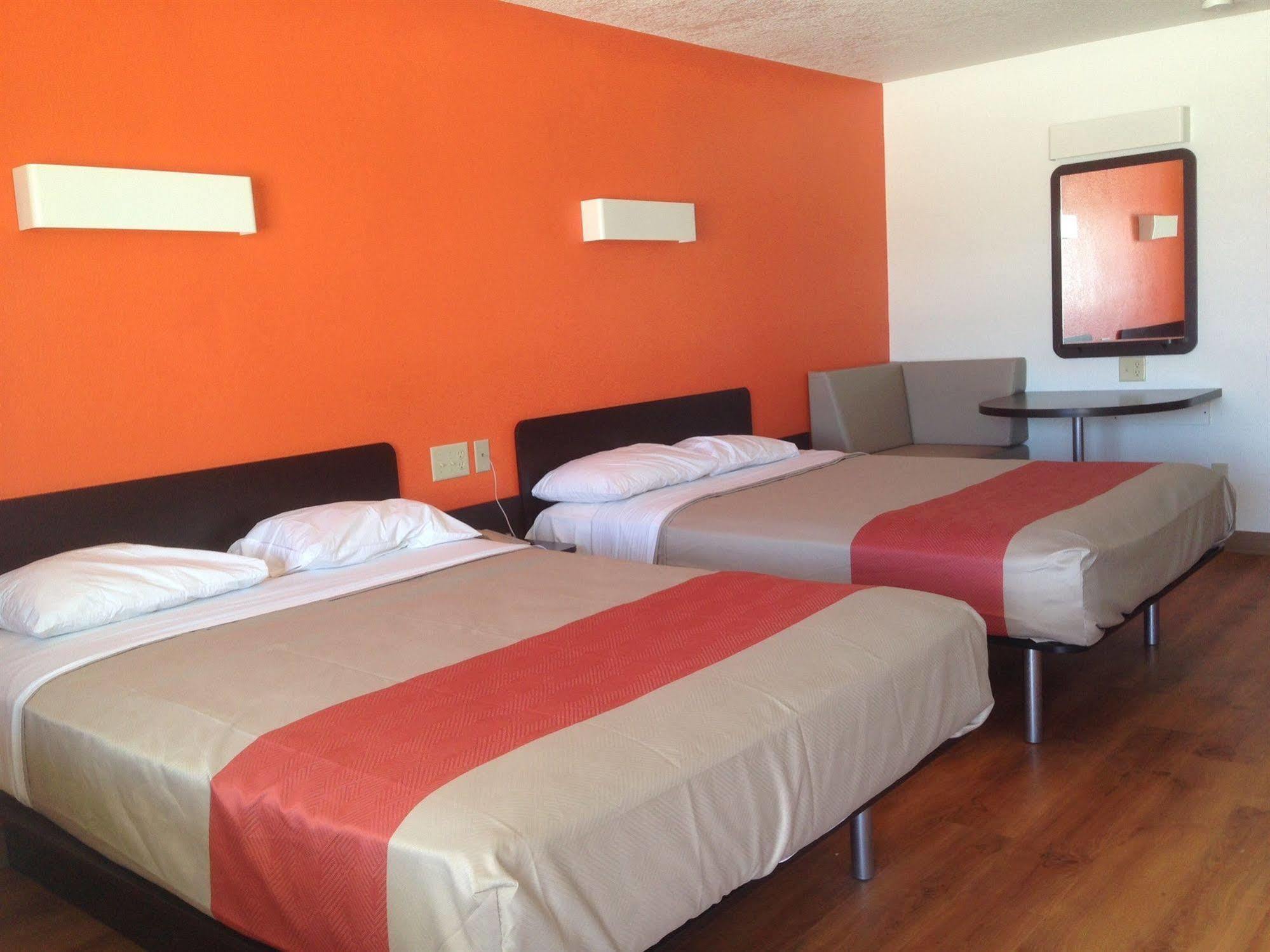 Hotel 6-san Antonio, Tx - Fiesta Trails San Antonio
