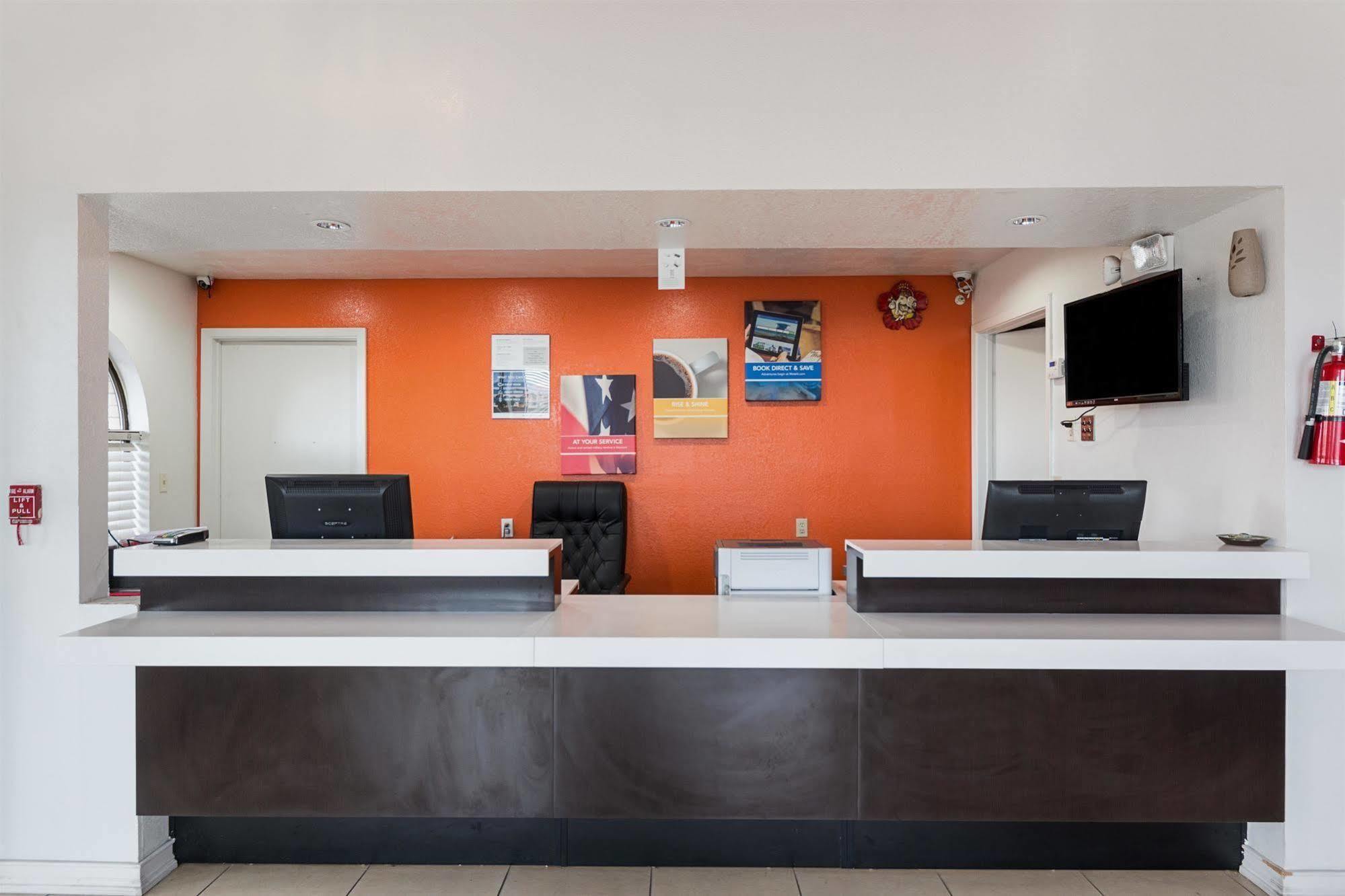 Hotel 6-san Antonio, Tx - Fiesta Trails