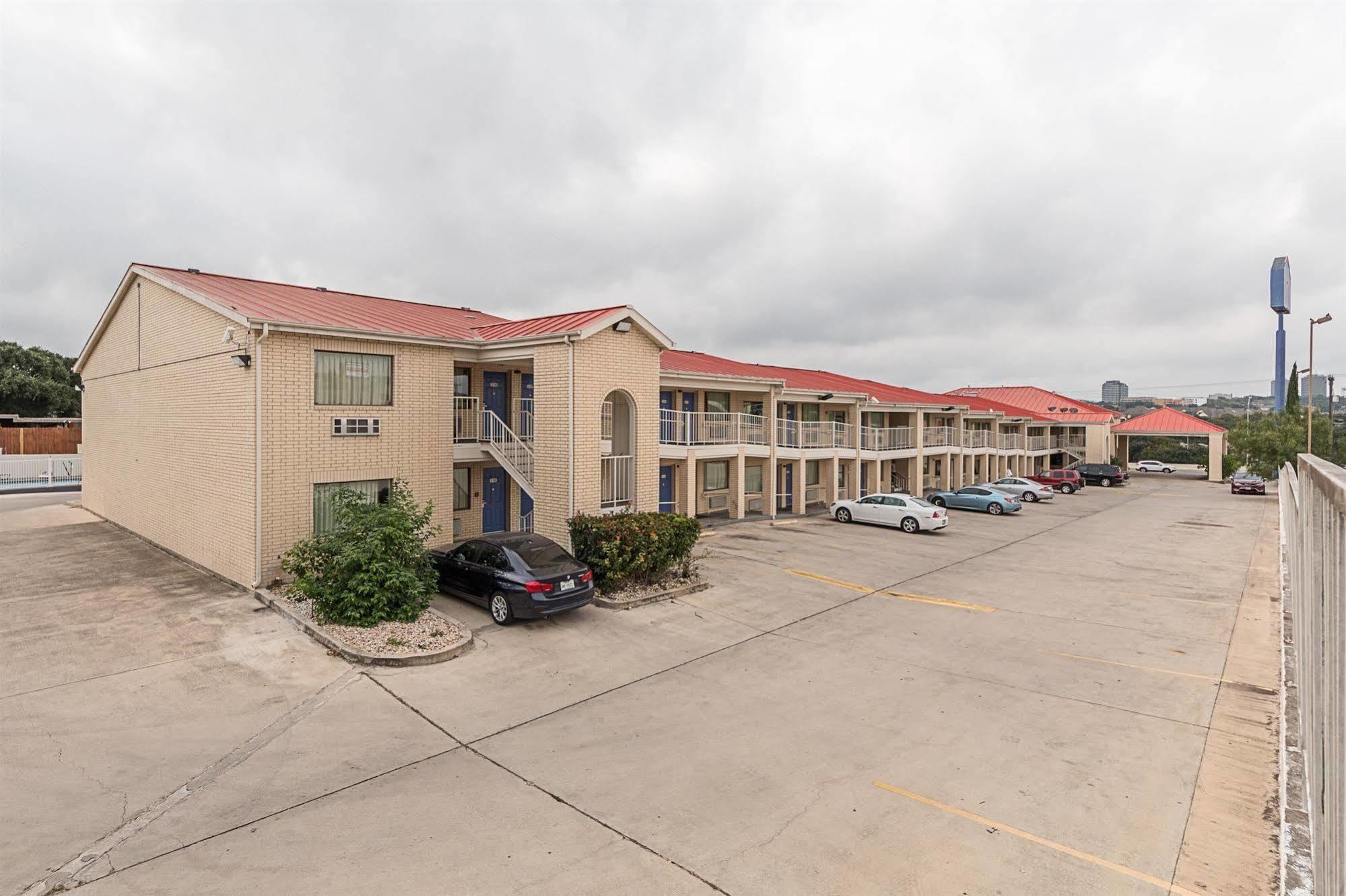 6-san Antonio, Tx - Fiesta Trails Hotel 2*