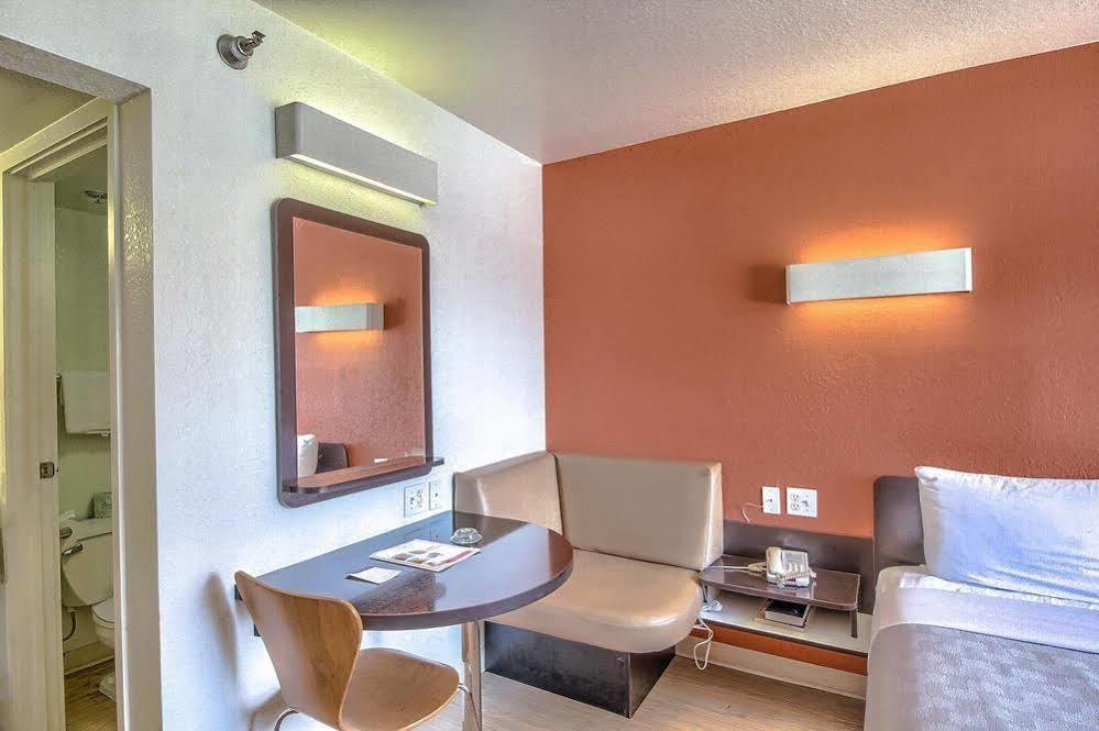 Hotel 6-san Antonio, Tx - Fiesta Trails
