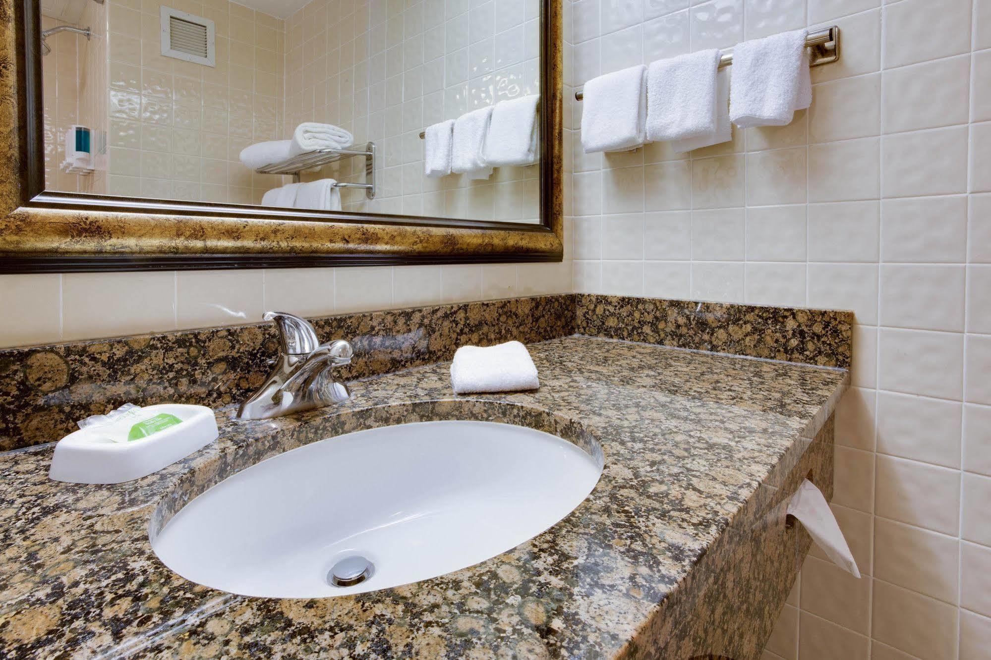 Pear Tree Northwest Medical Center Hotel 3*
