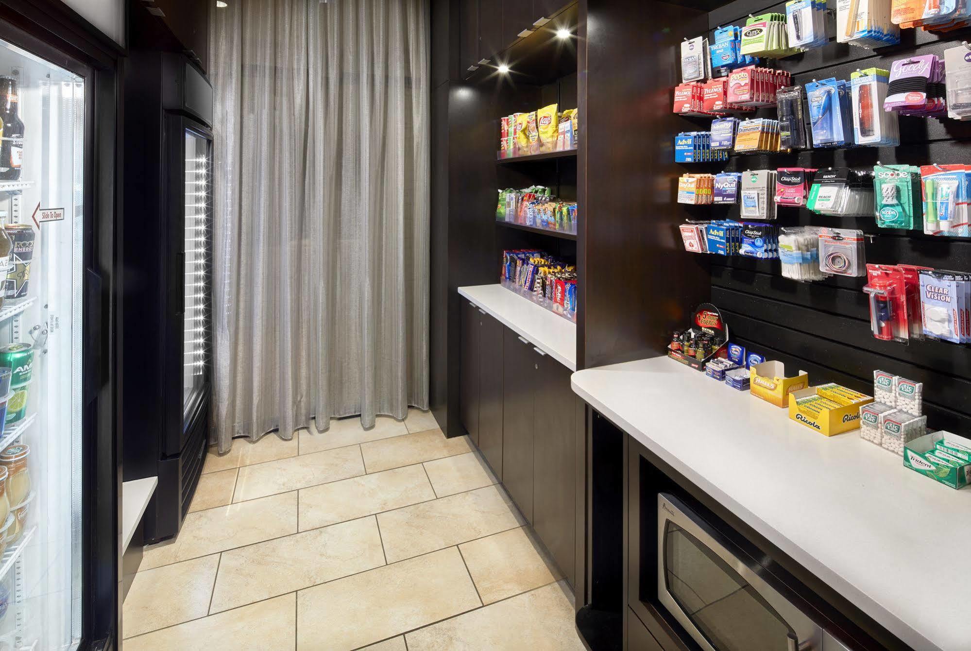 Hotel Courtyard By Marriott Six Flags At The Rim 3*